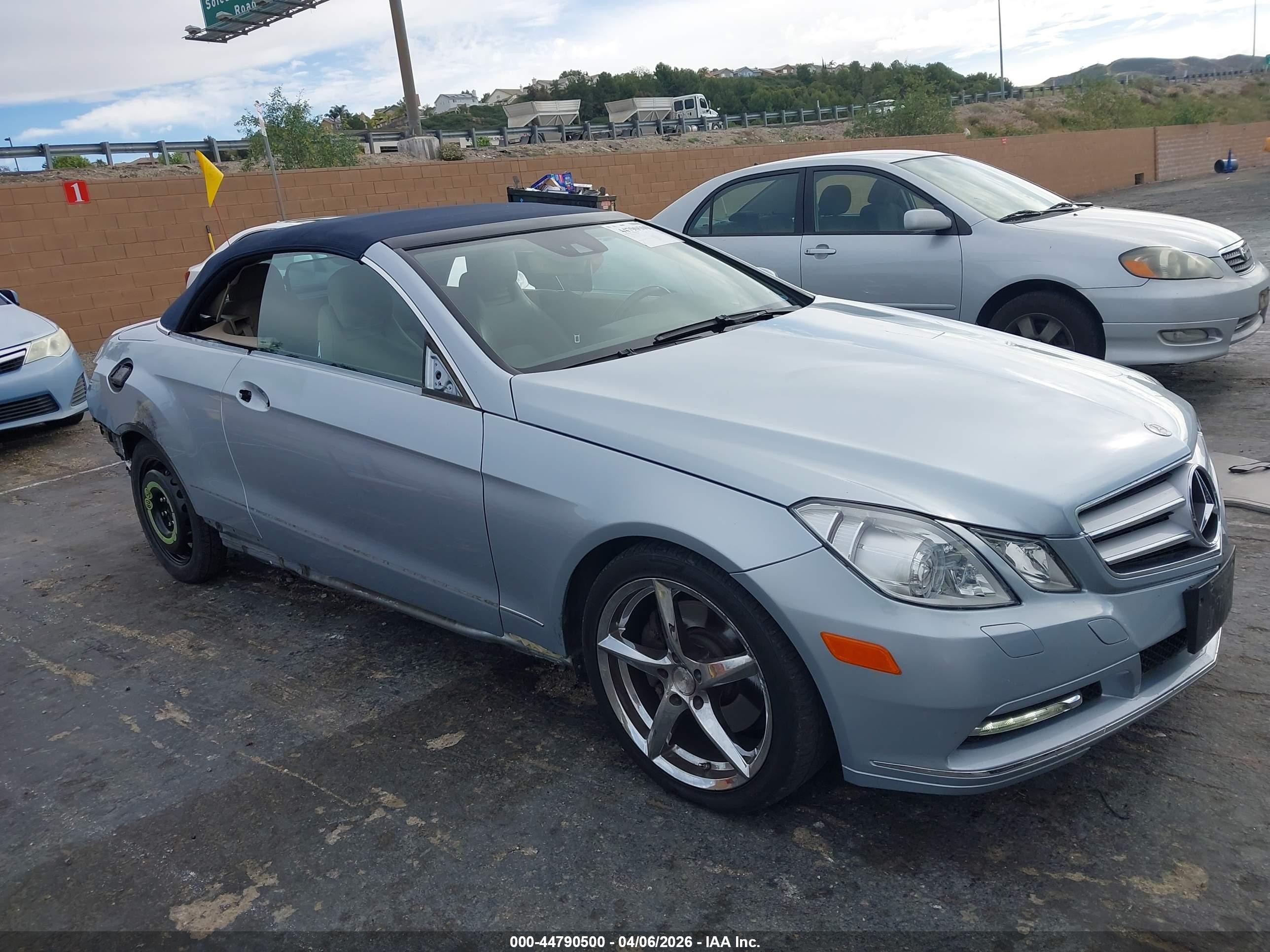 2013 Mercedes-benz E 350   Blue vin: WDDKK5KF3DF203765