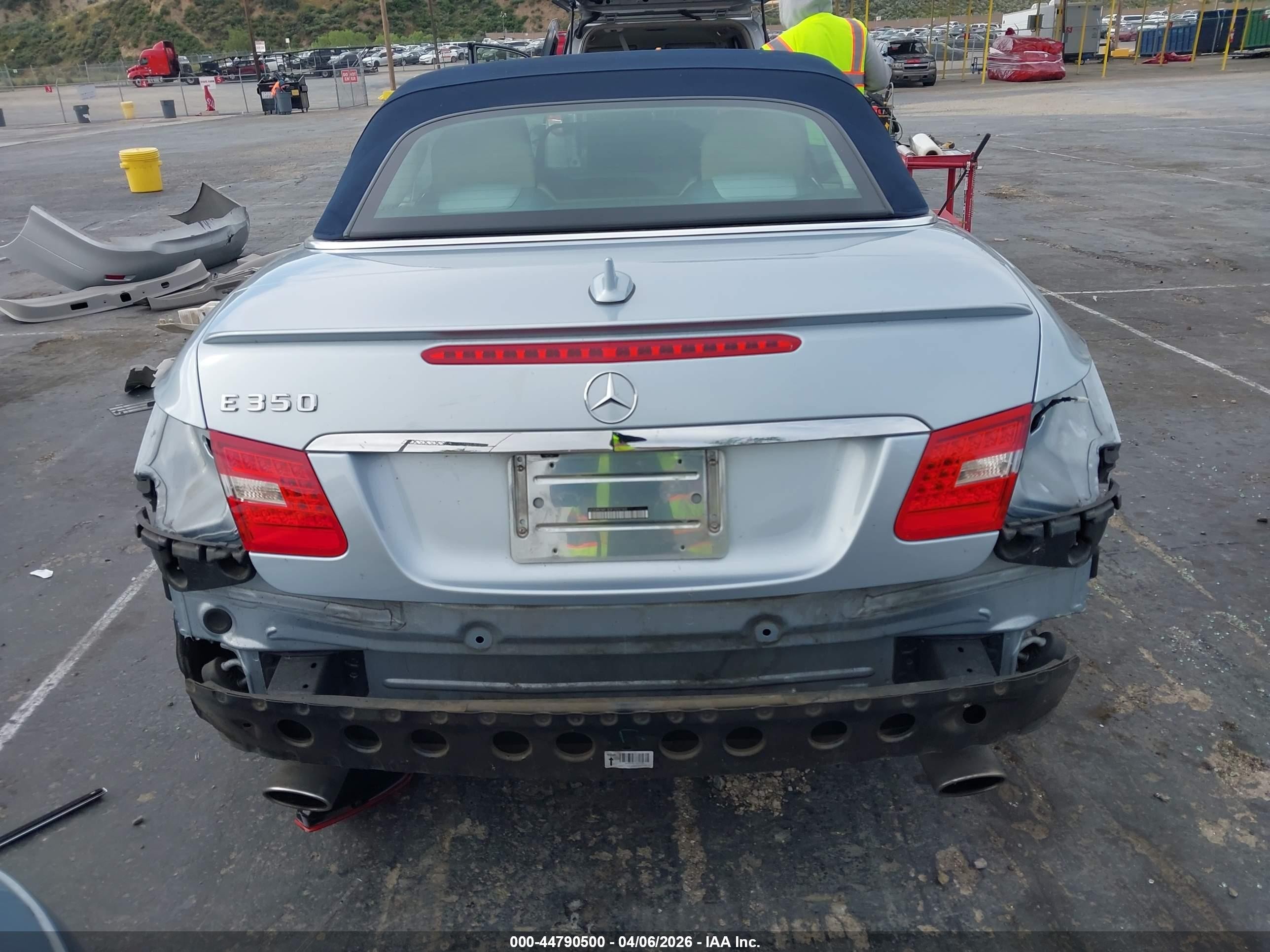 2013 Mercedes-benz E 350   Blue vin: WDDKK5KF3DF203765