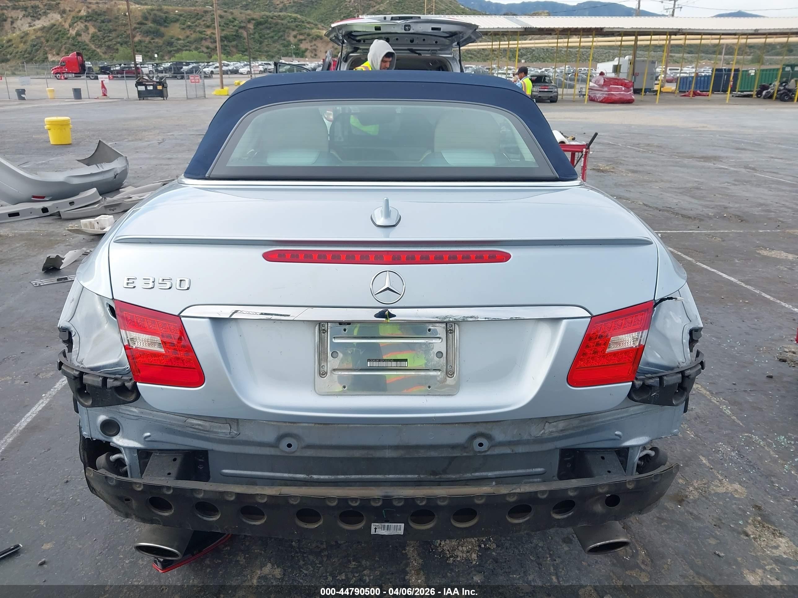 2013 Mercedes-benz E 350   Blue vin: WDDKK5KF3DF203765