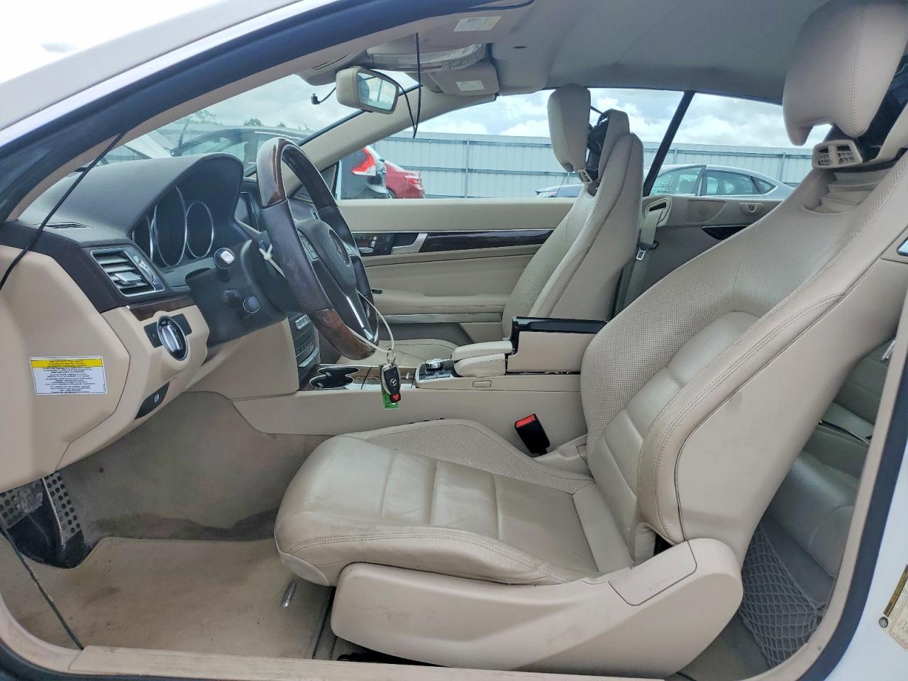 2014 Mercedes-benz E 350 White vin: WDDKK5KF5EF231472