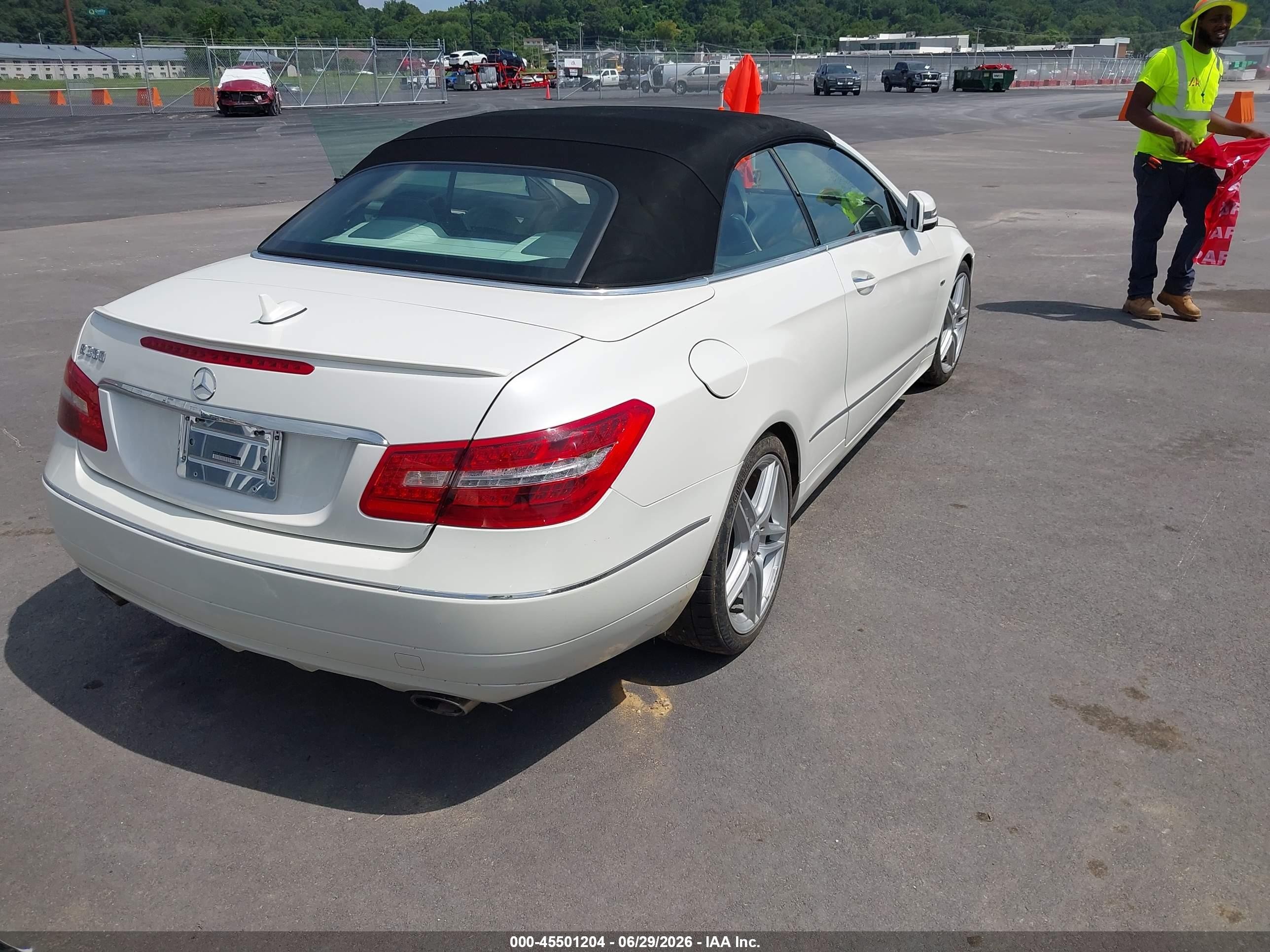 2012 Mercedes-benz E 350   White vin: WDDKK5KF6CF147934