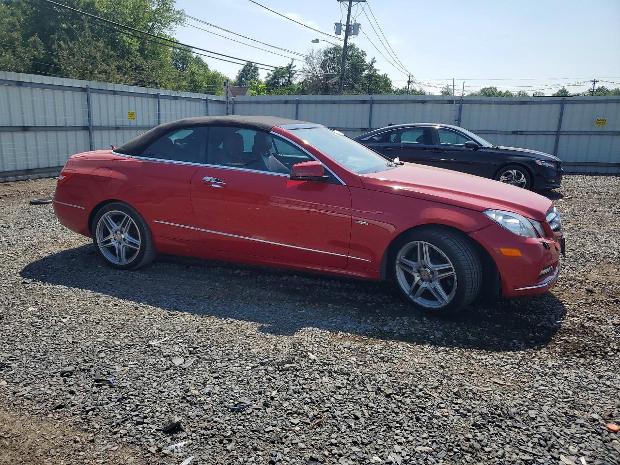 2012 Mercedes-benz E 350 Red vin: WDDKK5KF6CF151059