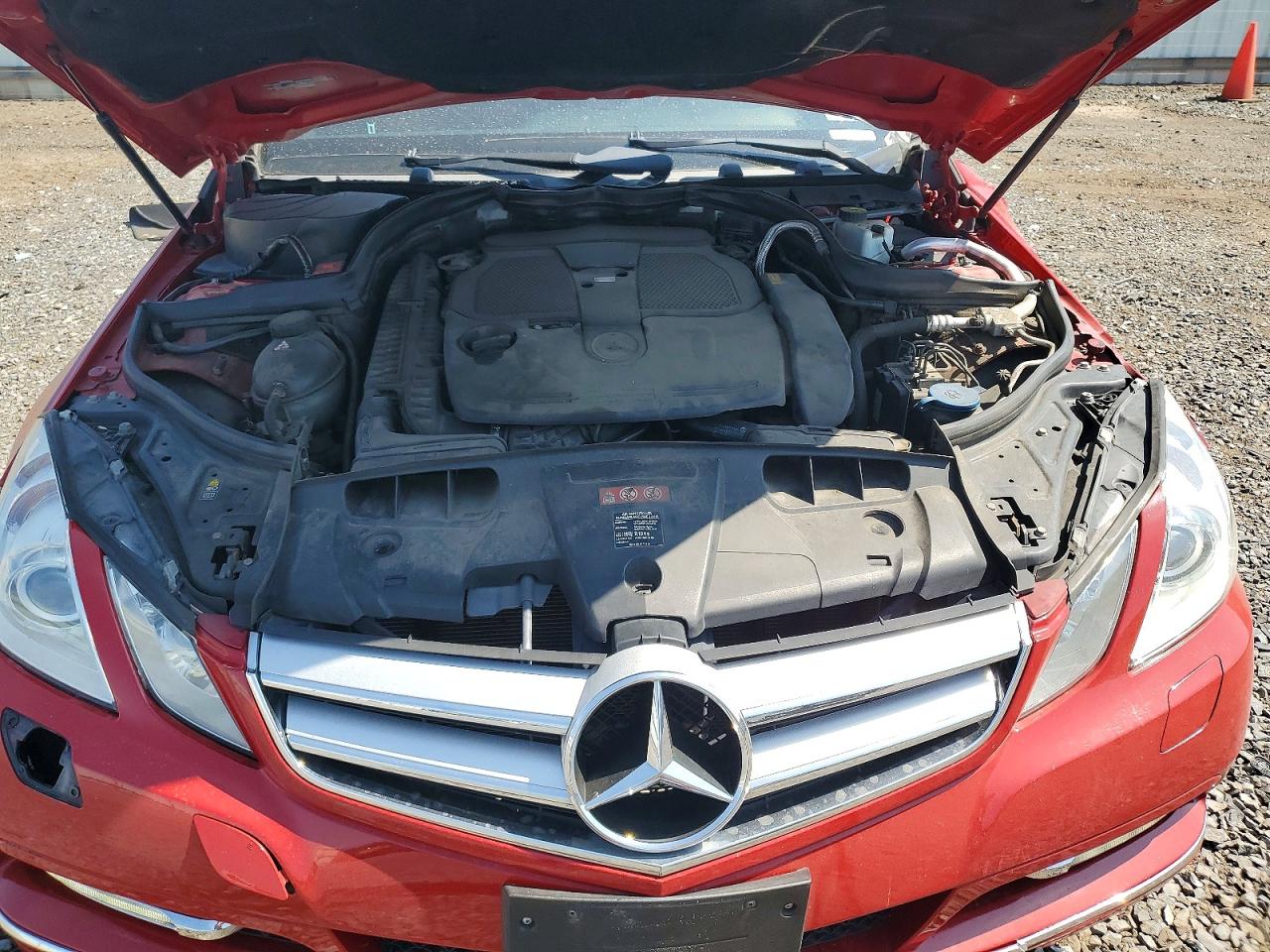 2012 Mercedes-benz E 350 Red vin: WDDKK5KF6CF151059