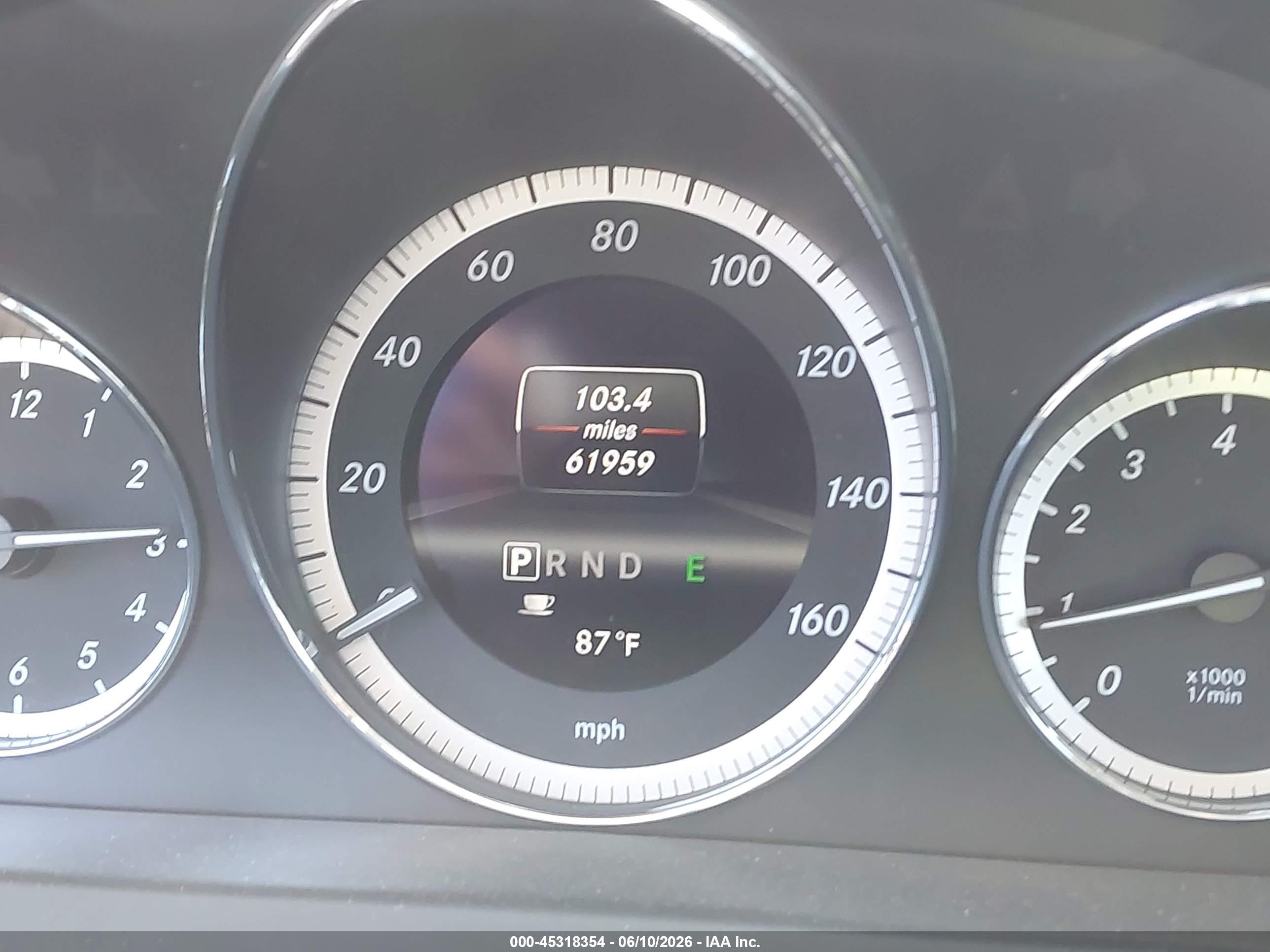 2013 Mercedes-benz E 350 Белый vin: WDDKK5KF8DF212154