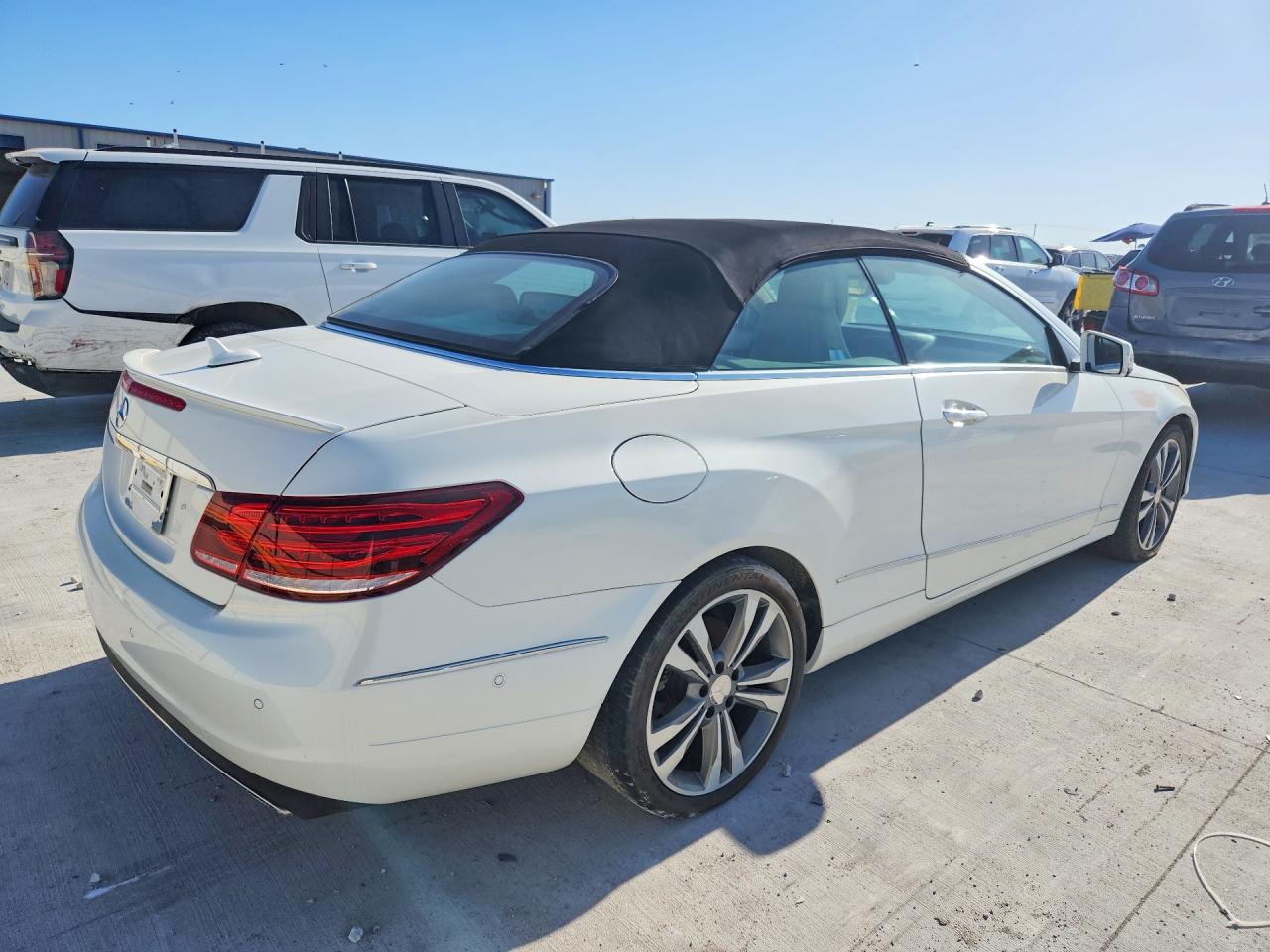 2014 Mercedes-benz E 350 White vin: WDDKK5KF8EF242000