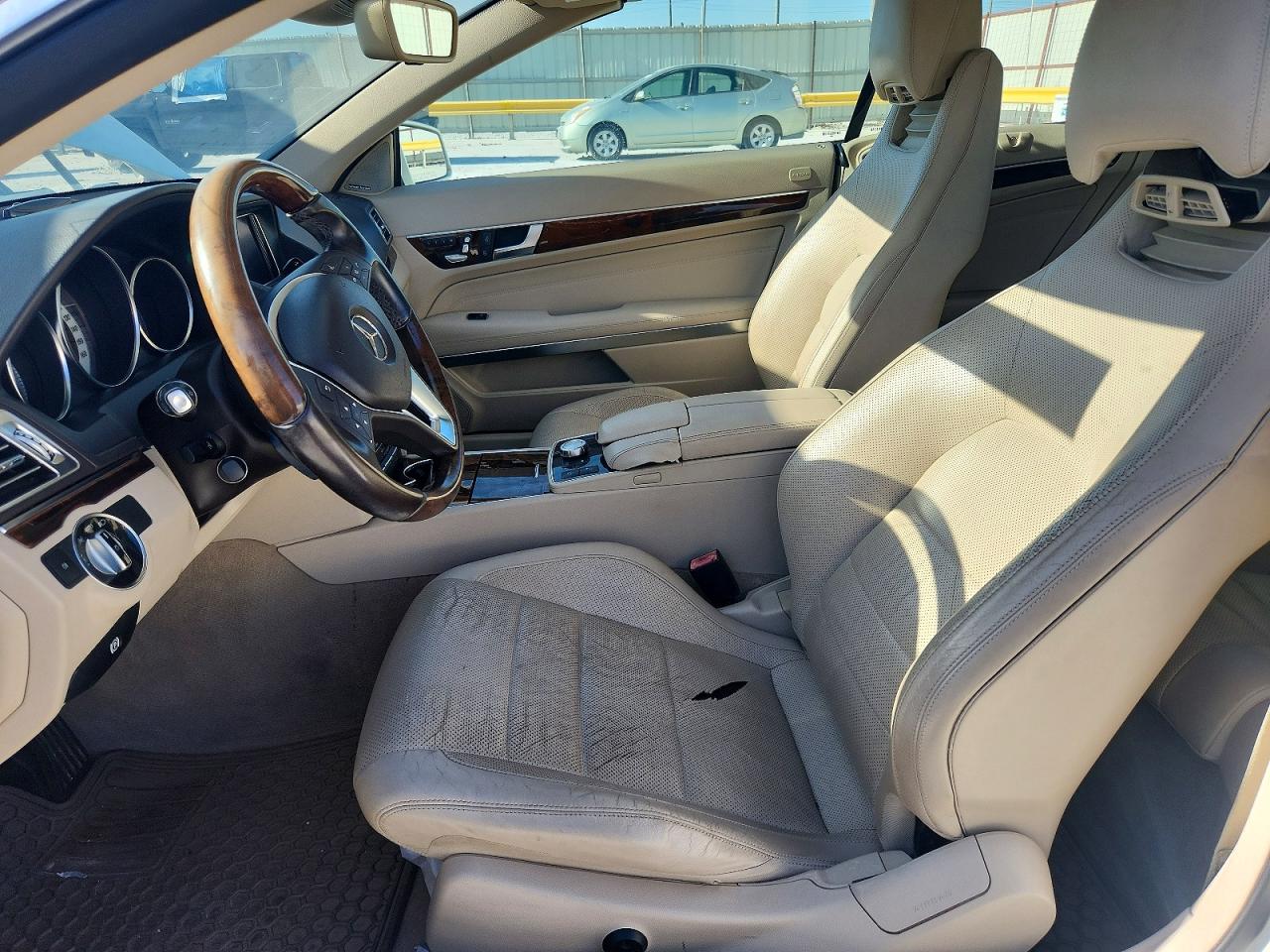 2014 Mercedes-benz E 350 White vin: WDDKK5KF8EF242000