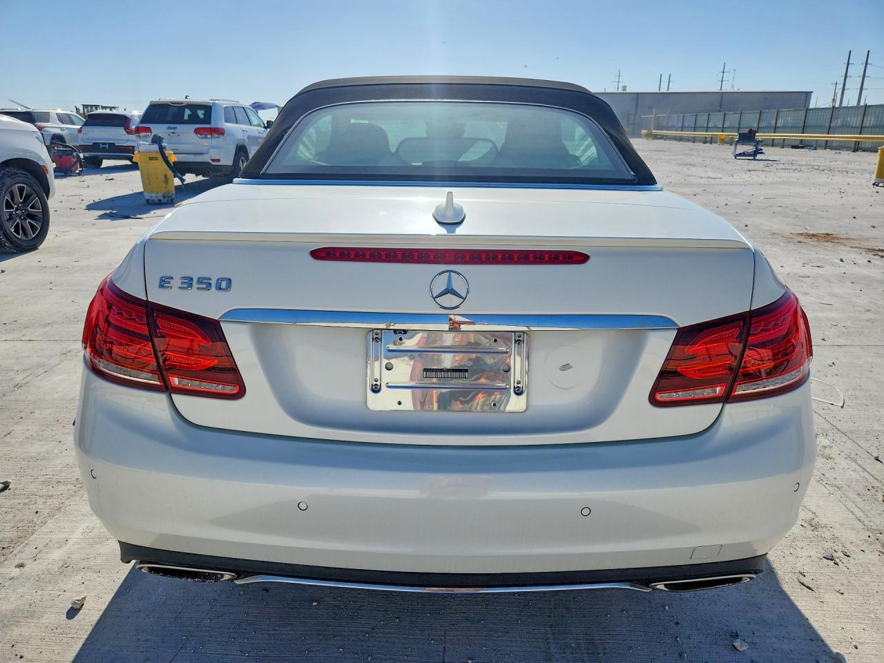 2014 Mercedes-benz E 350 White vin: WDDKK5KF8EF242000
