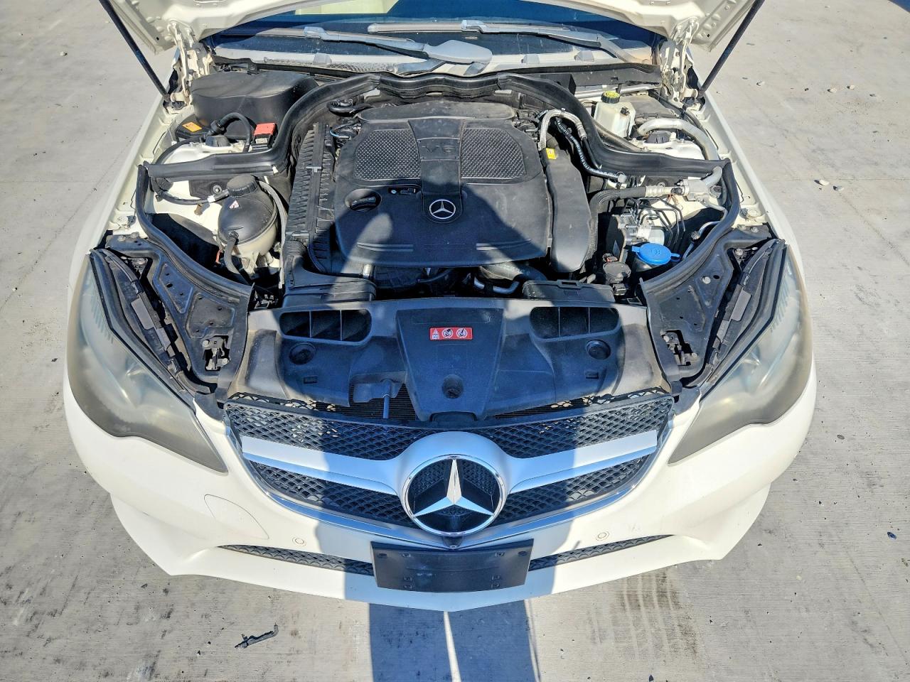 2014 Mercedes-benz E 350 White vin: WDDKK5KF8EF242000