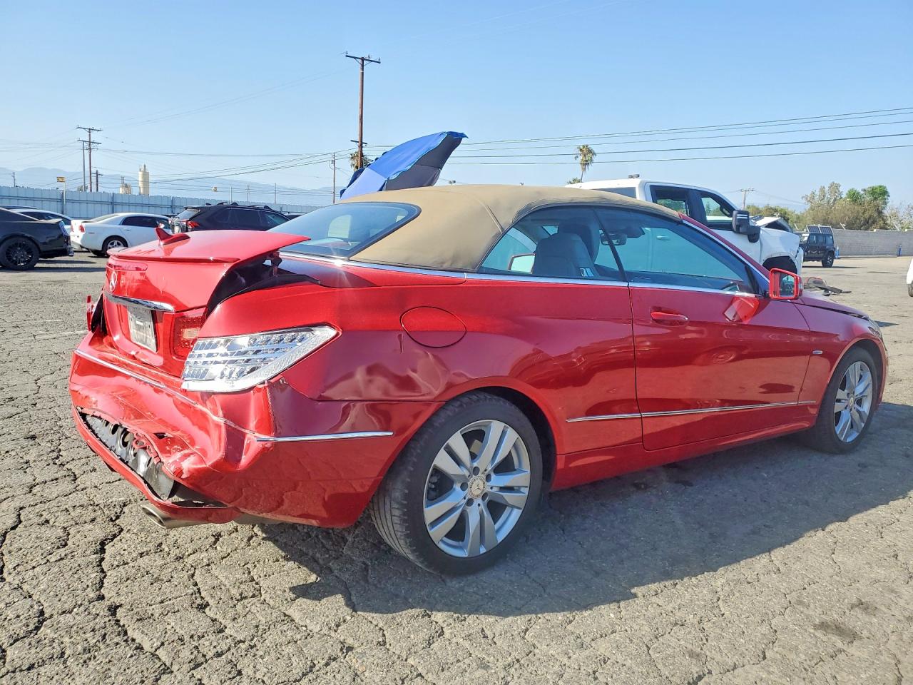 2012 Mercedes-benz E 350 Red vin: WDDKK5KFXCF143806
