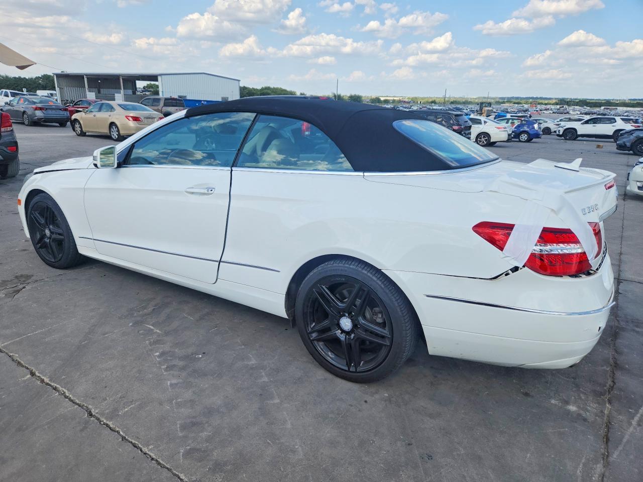 2013 Mercedes-benz E 350 White vin: WDDKK5KFXDF188052