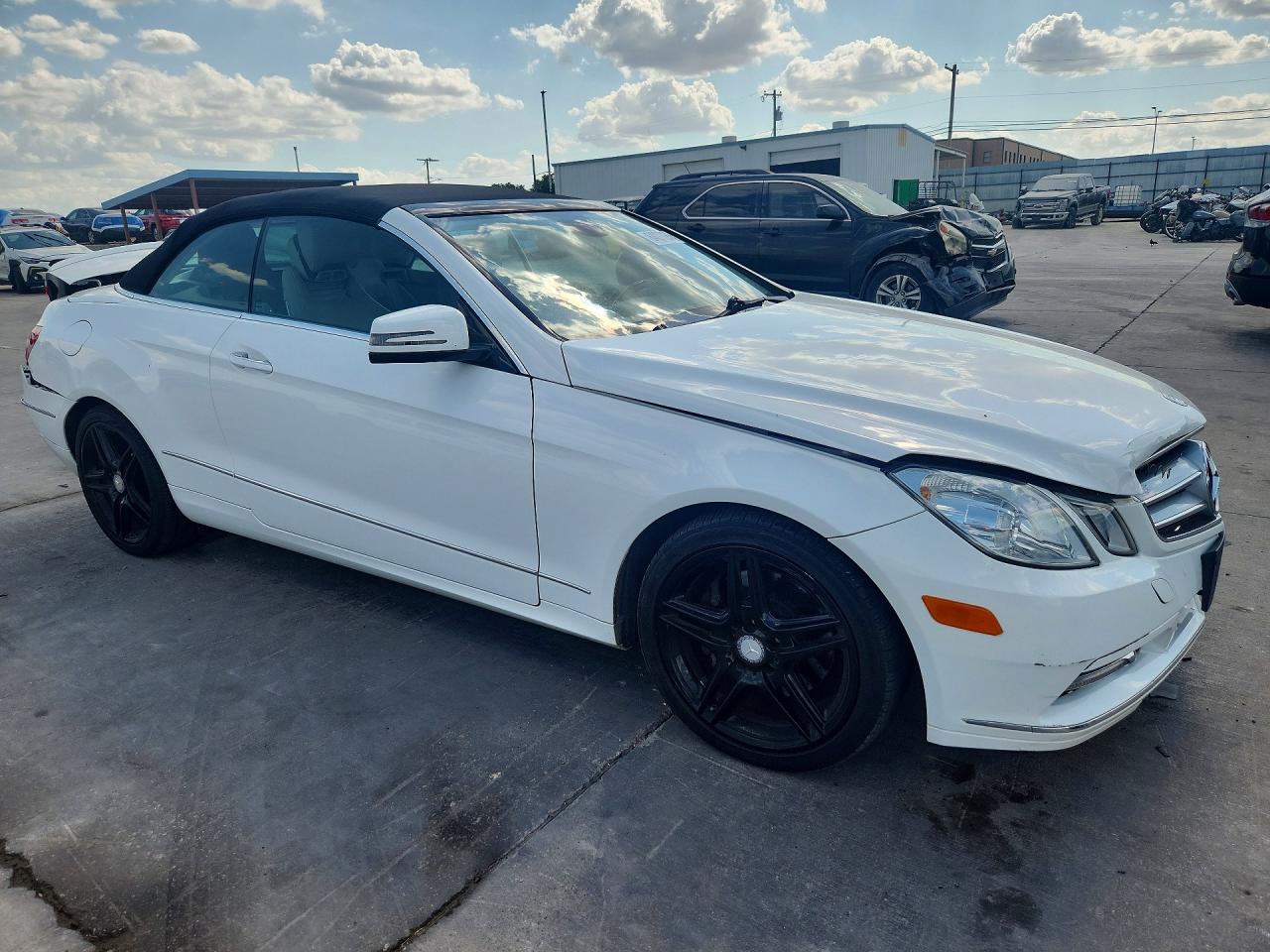 2013 Mercedes-benz E 350 White vin: WDDKK5KFXDF188052