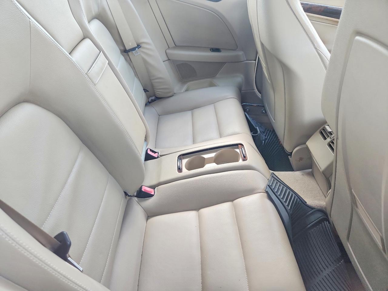2013 Mercedes-benz E 350 White vin: WDDKK5KFXDF188052