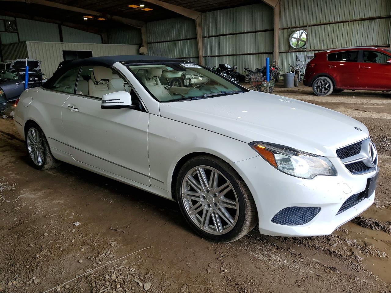 2014 Mercedes-benz E 350 White vin: WDDKK5KFXEF228809