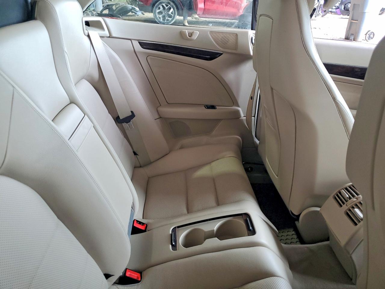 2014 Mercedes-benz E 350 White vin: WDDKK5KFXEF228809