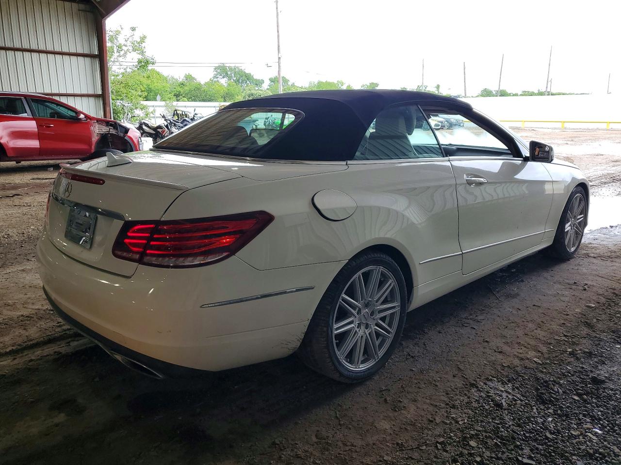 2014 Mercedes-benz E 350 White vin: WDDKK5KFXEF228809