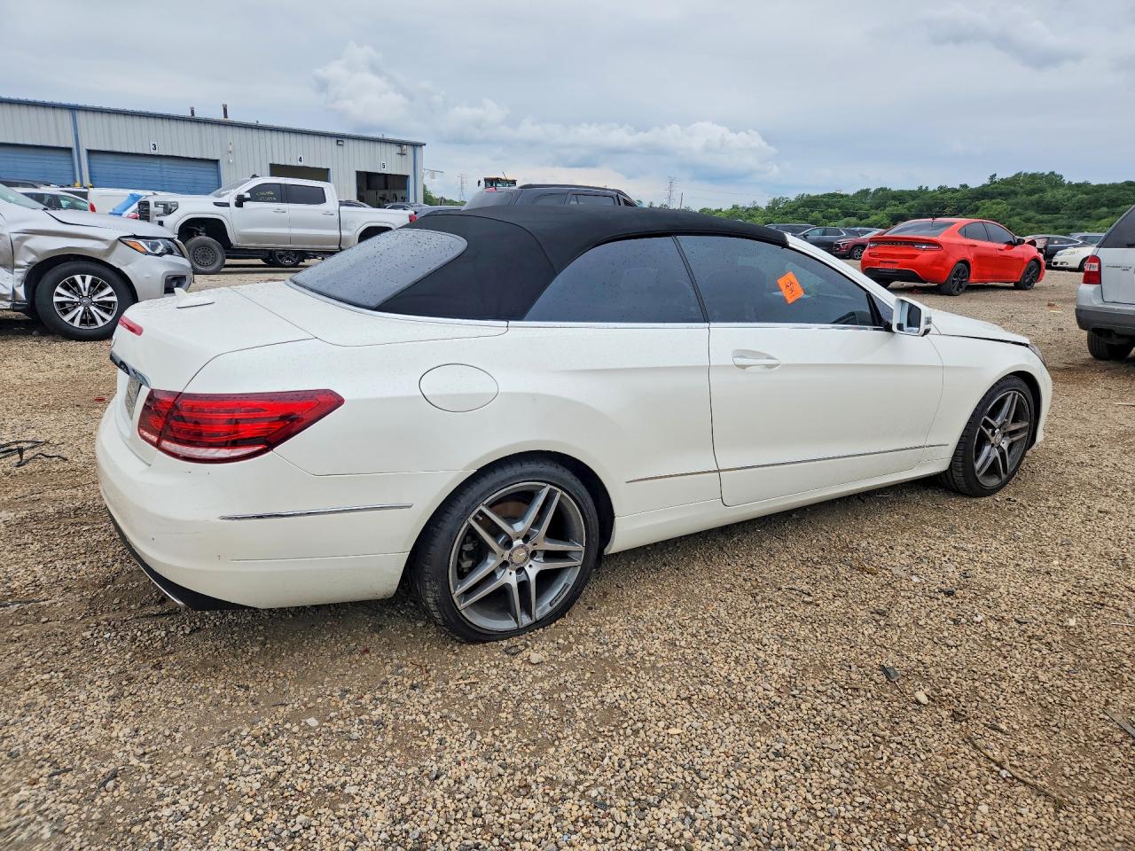 2015 Mercedes-benz E 400 Белый vin: WDDKK6FFXFF307026