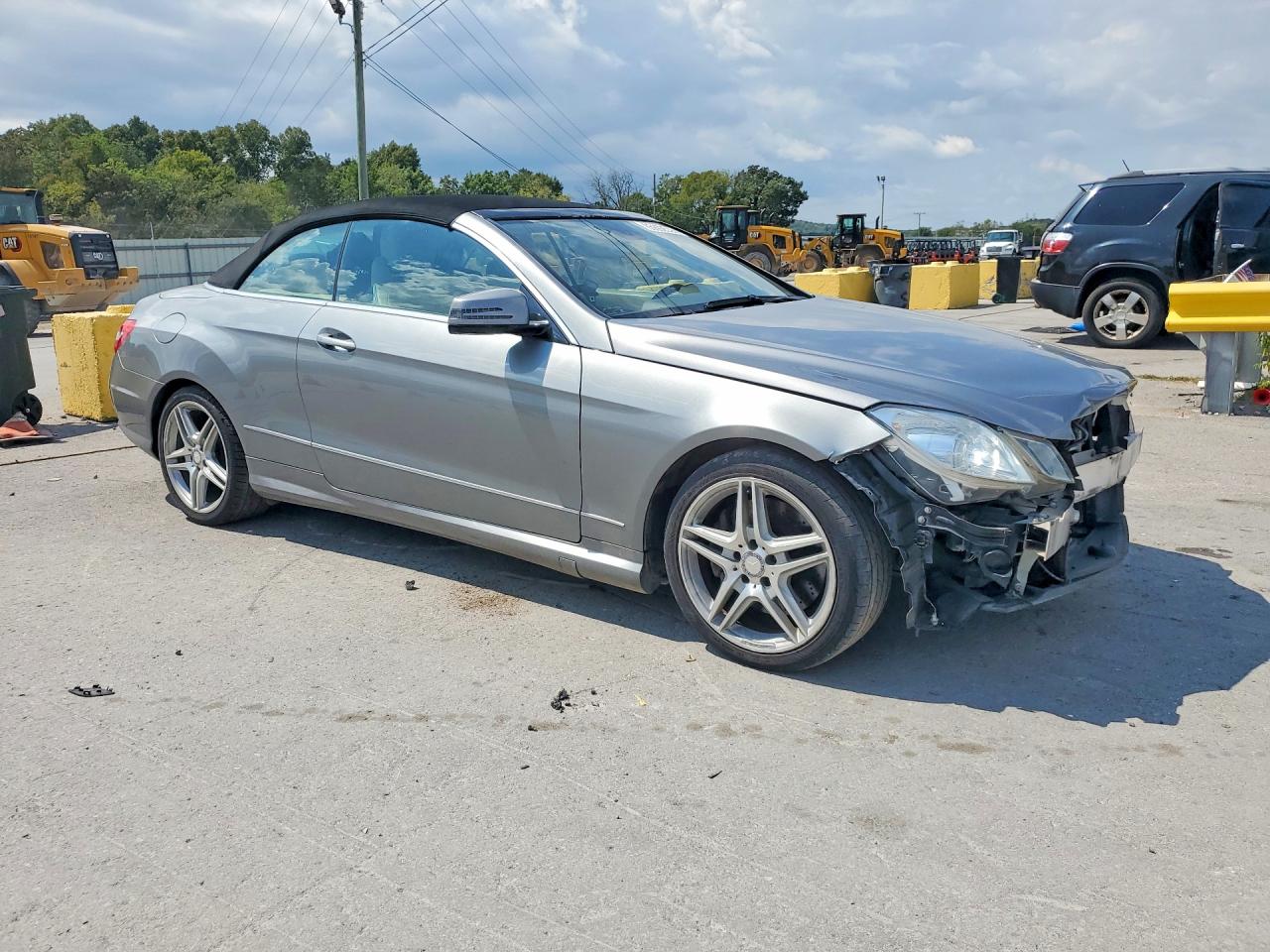 2011 Mercedes-benz E 550 Gray vin: WDDKK7CF5BF092143