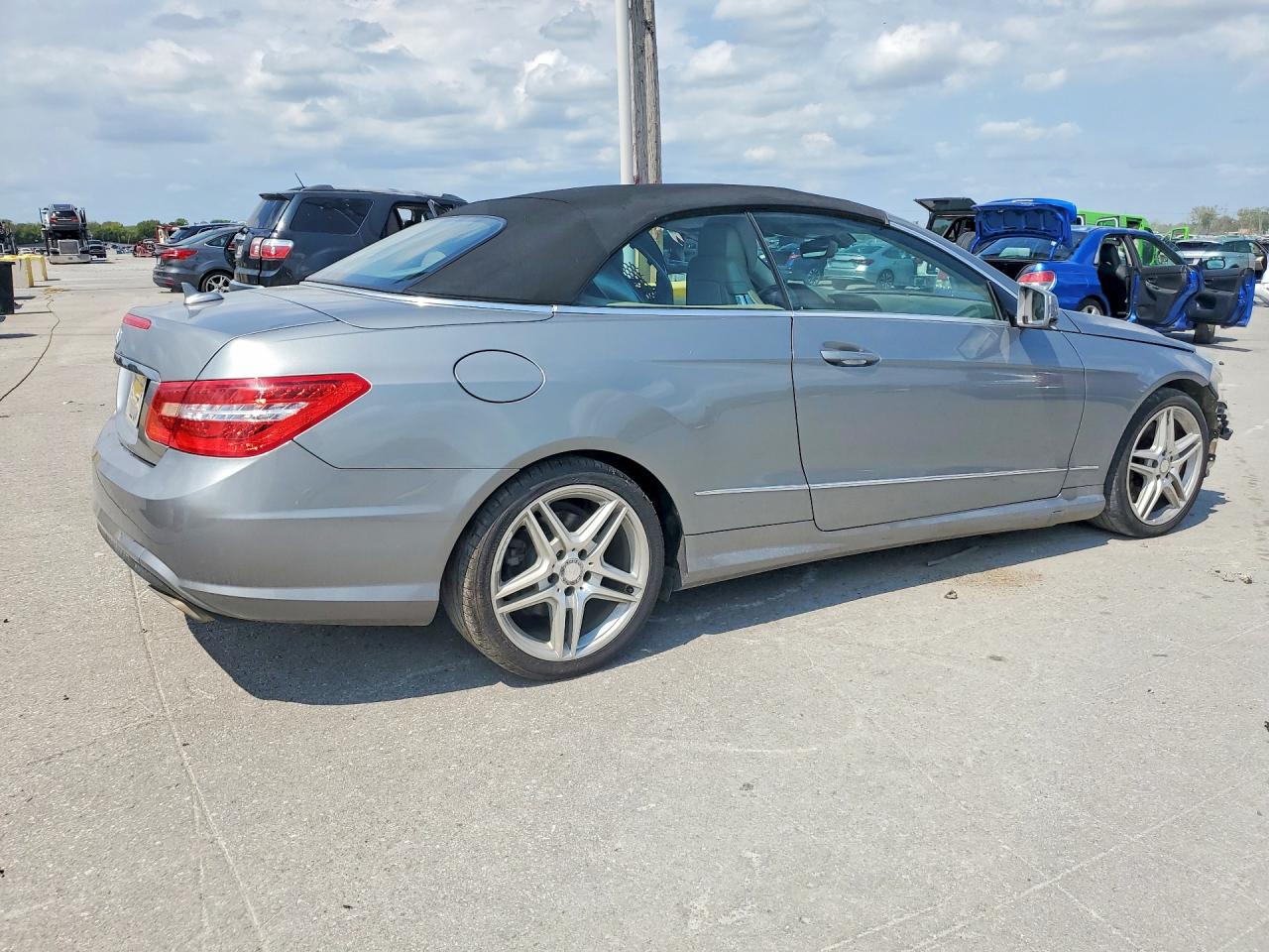2011 Mercedes-benz E 550 Gray vin: WDDKK7CF5BF092143