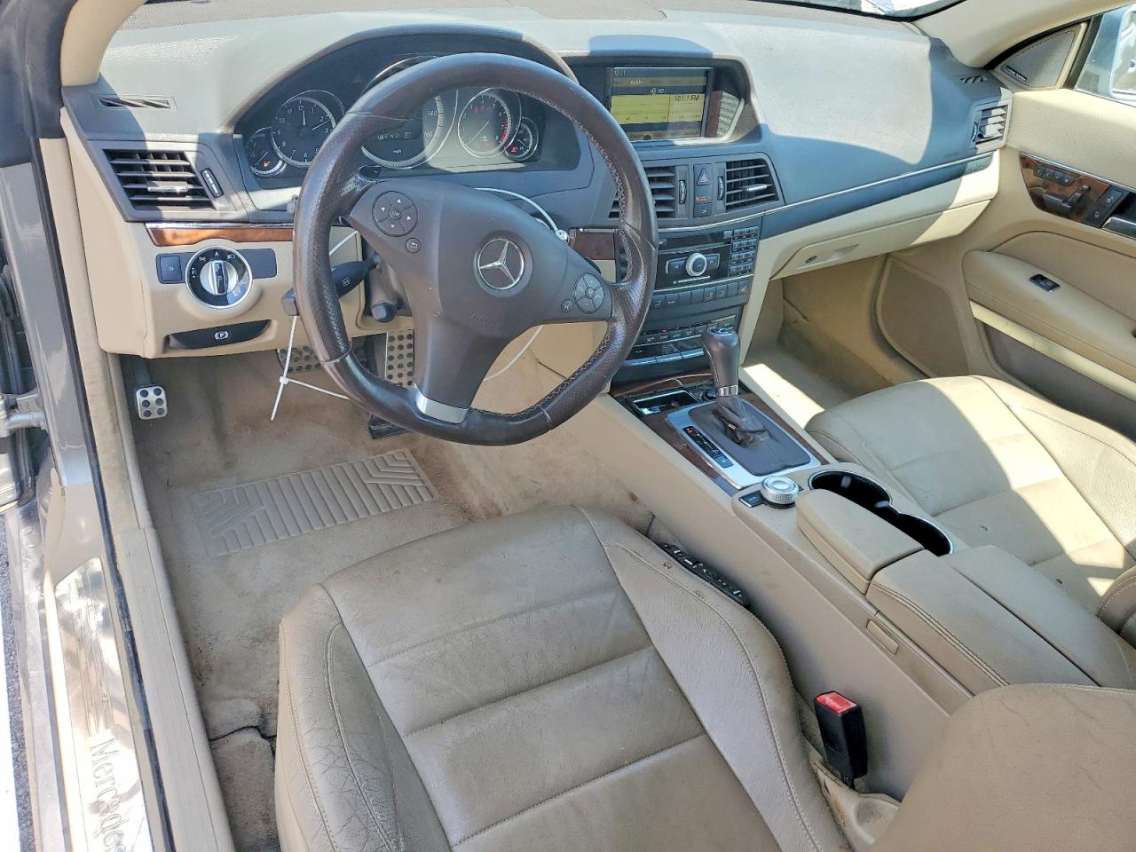 2011 Mercedes-benz E 550 Gray vin: WDDKK7CF5BF092143
