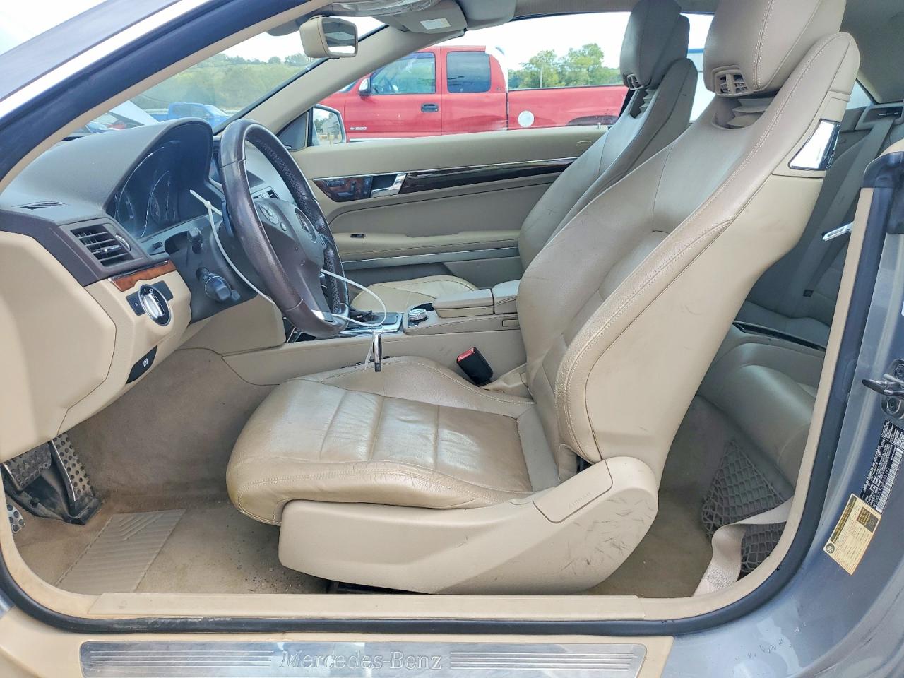 2011 Mercedes-benz E 550 Gray vin: WDDKK7CF5BF092143
