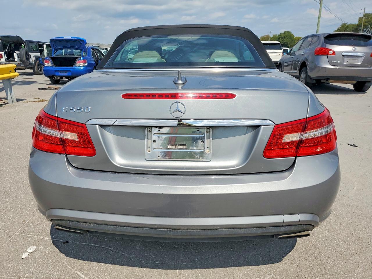2011 Mercedes-benz E 550 Gray vin: WDDKK7CF5BF092143