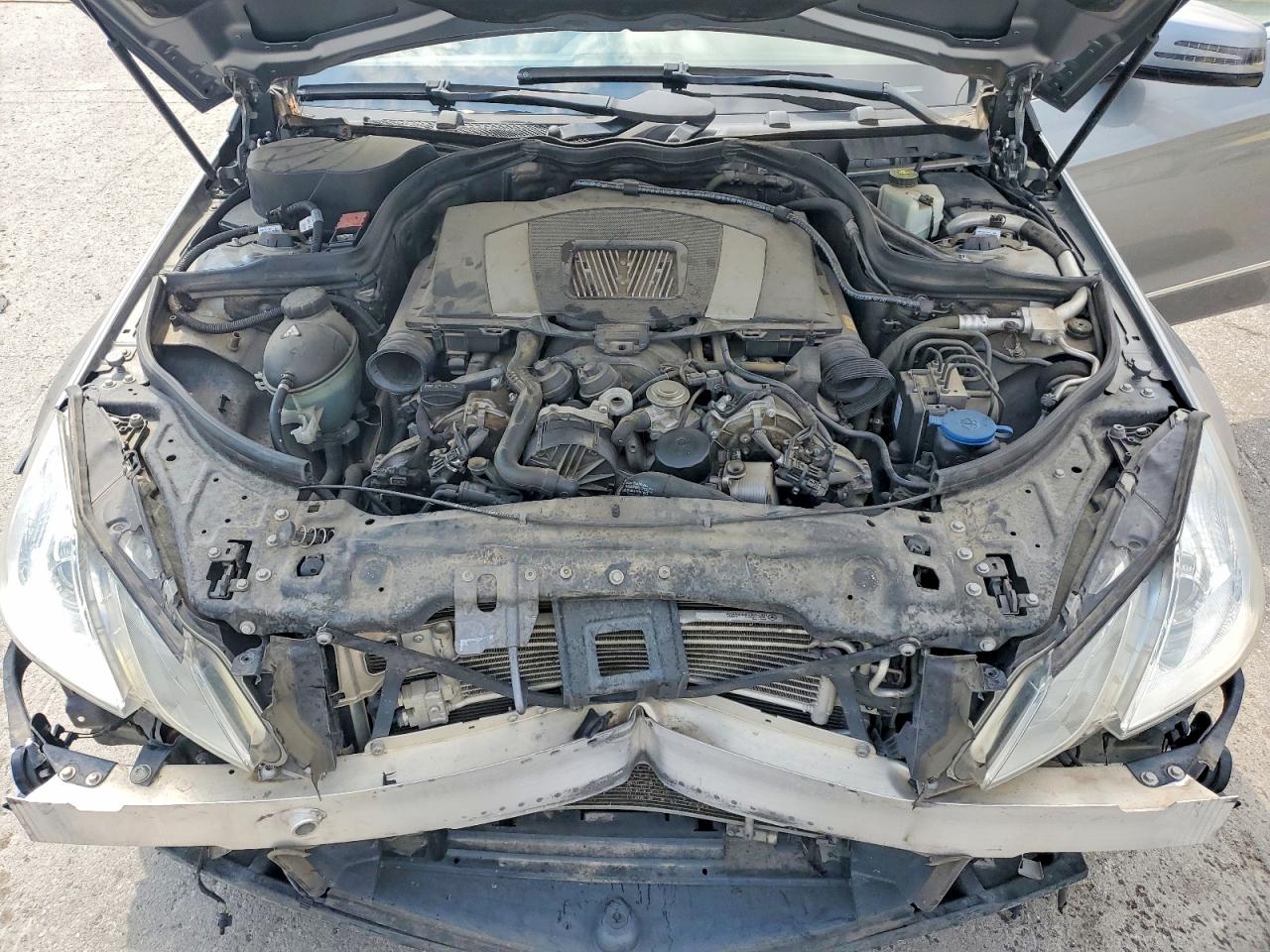 2011 Mercedes-benz E 550 Gray vin: WDDKK7CF5BF092143
