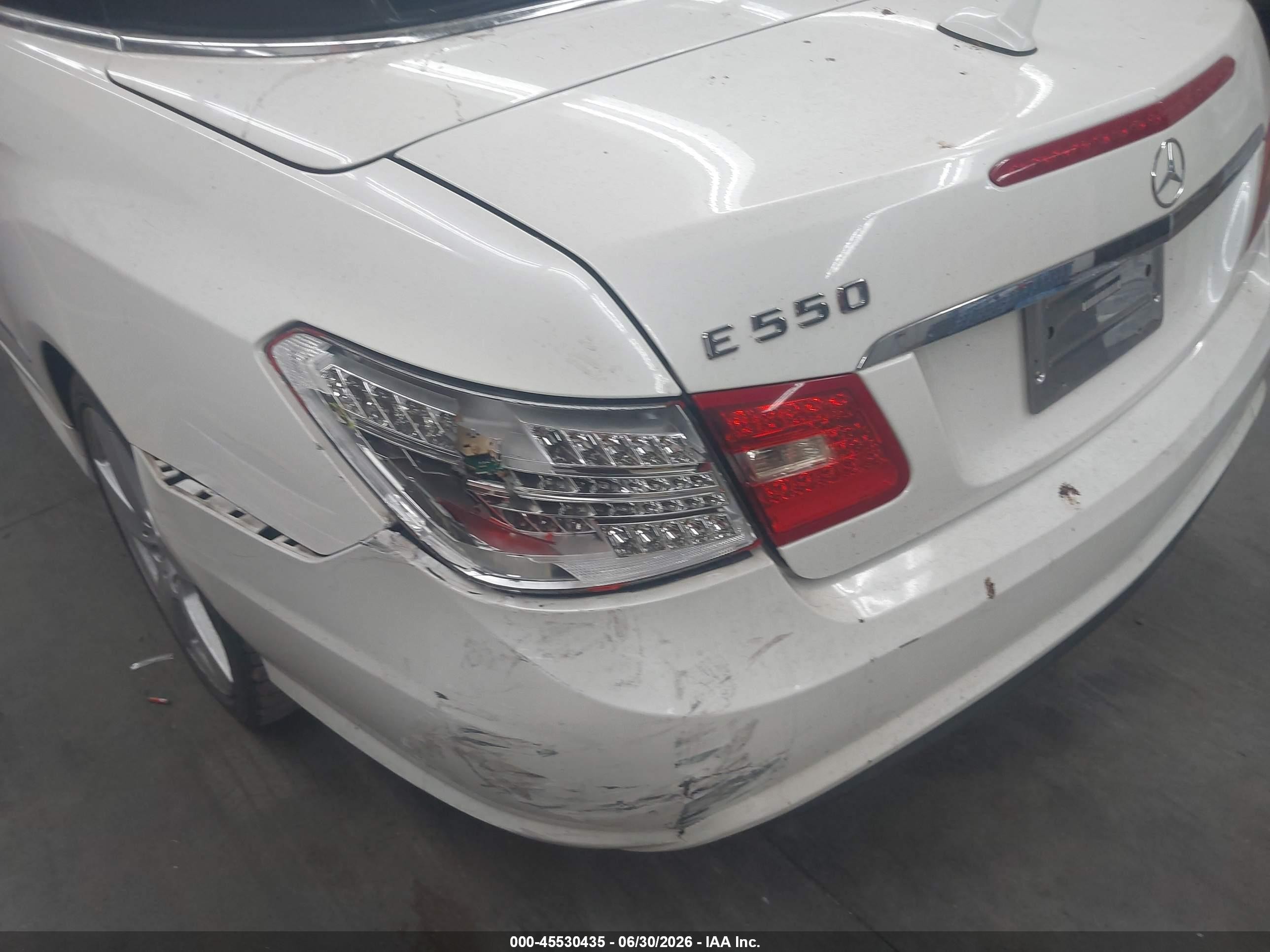 2011 Mercedes-benz E 550   White vin: WDDKK7CF8BF071609