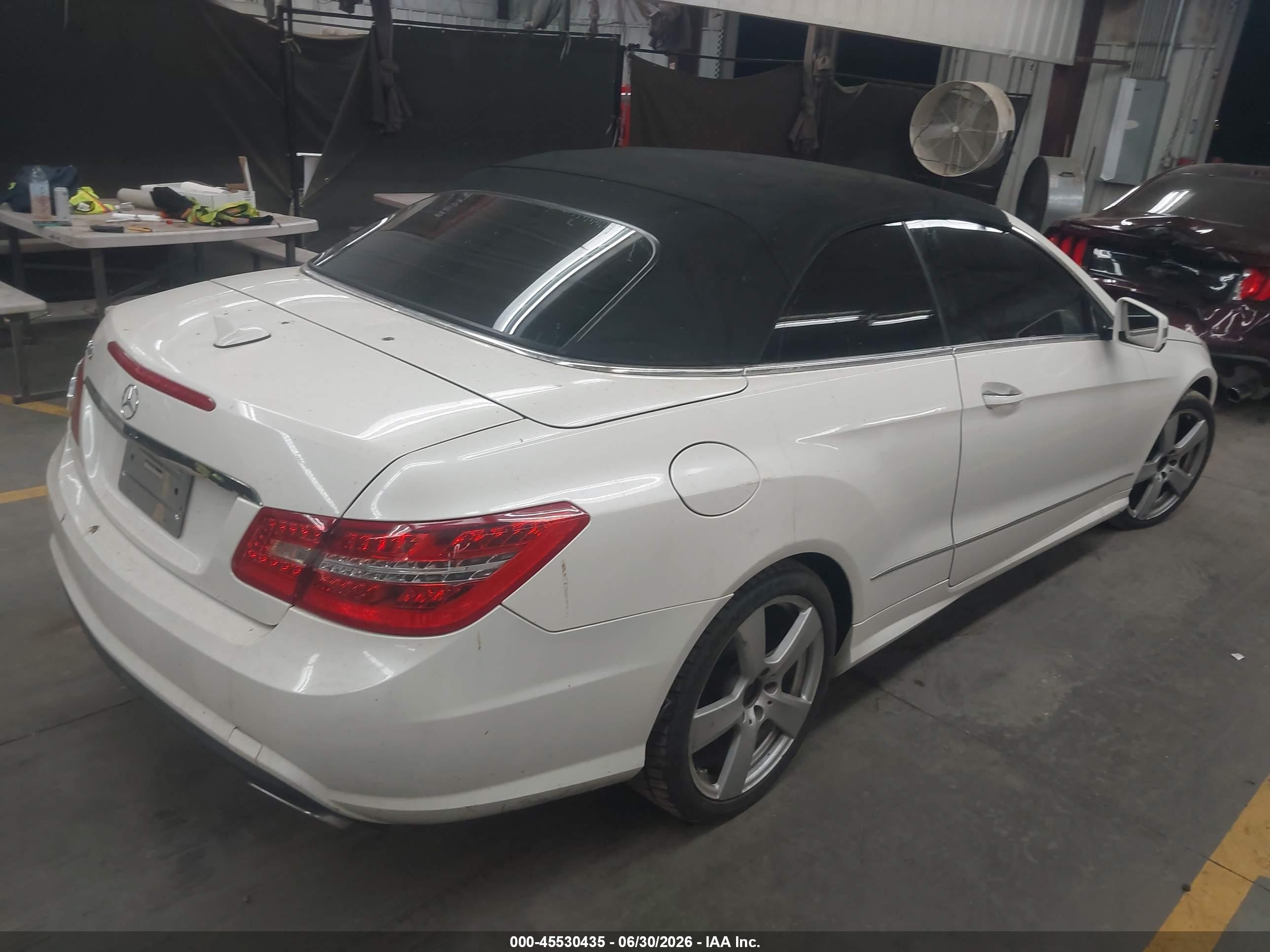 2011 Mercedes-benz E 550   White vin: WDDKK7CF8BF071609