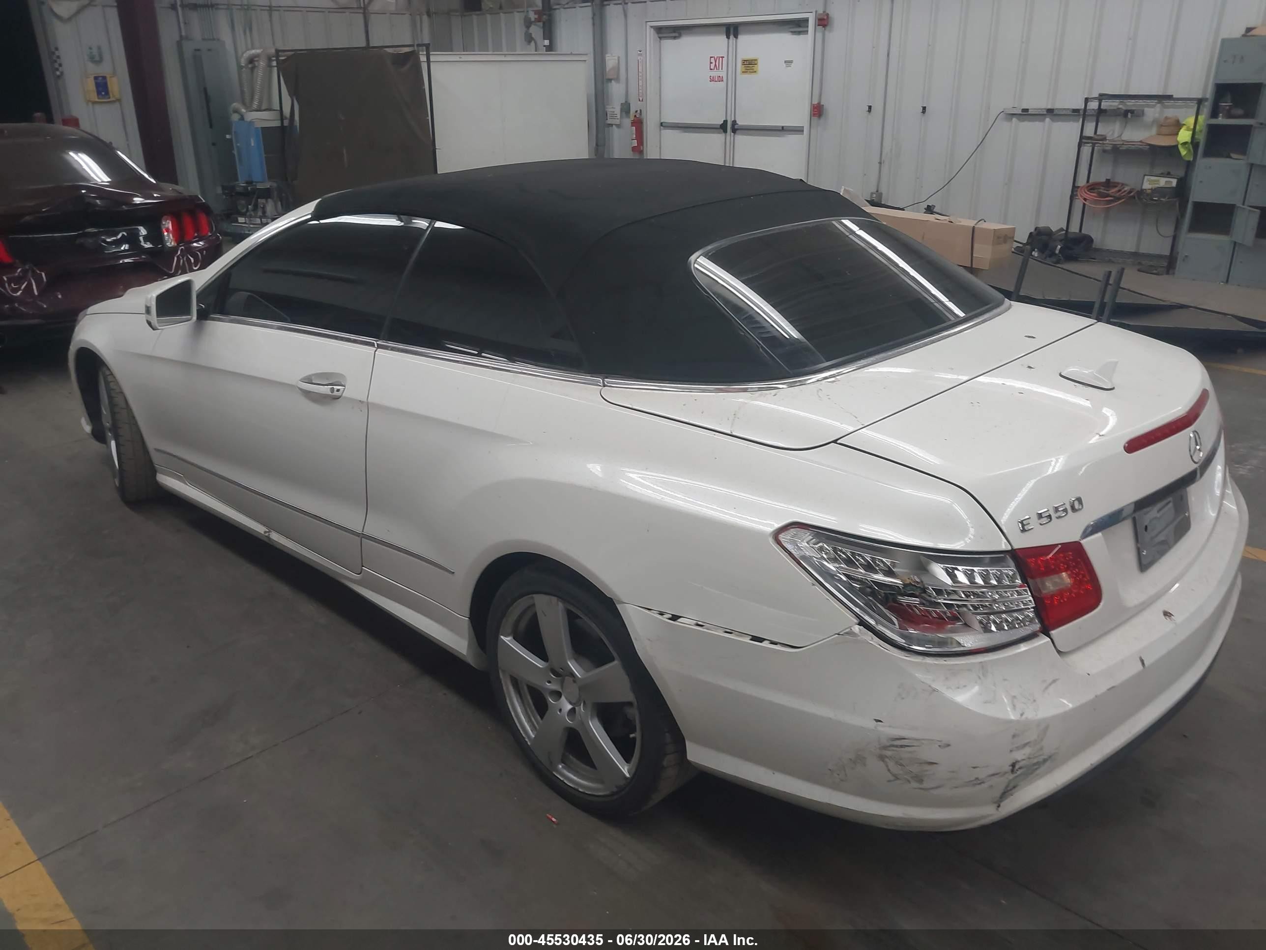 2011 Mercedes-benz E 550   White vin: WDDKK7CF8BF071609