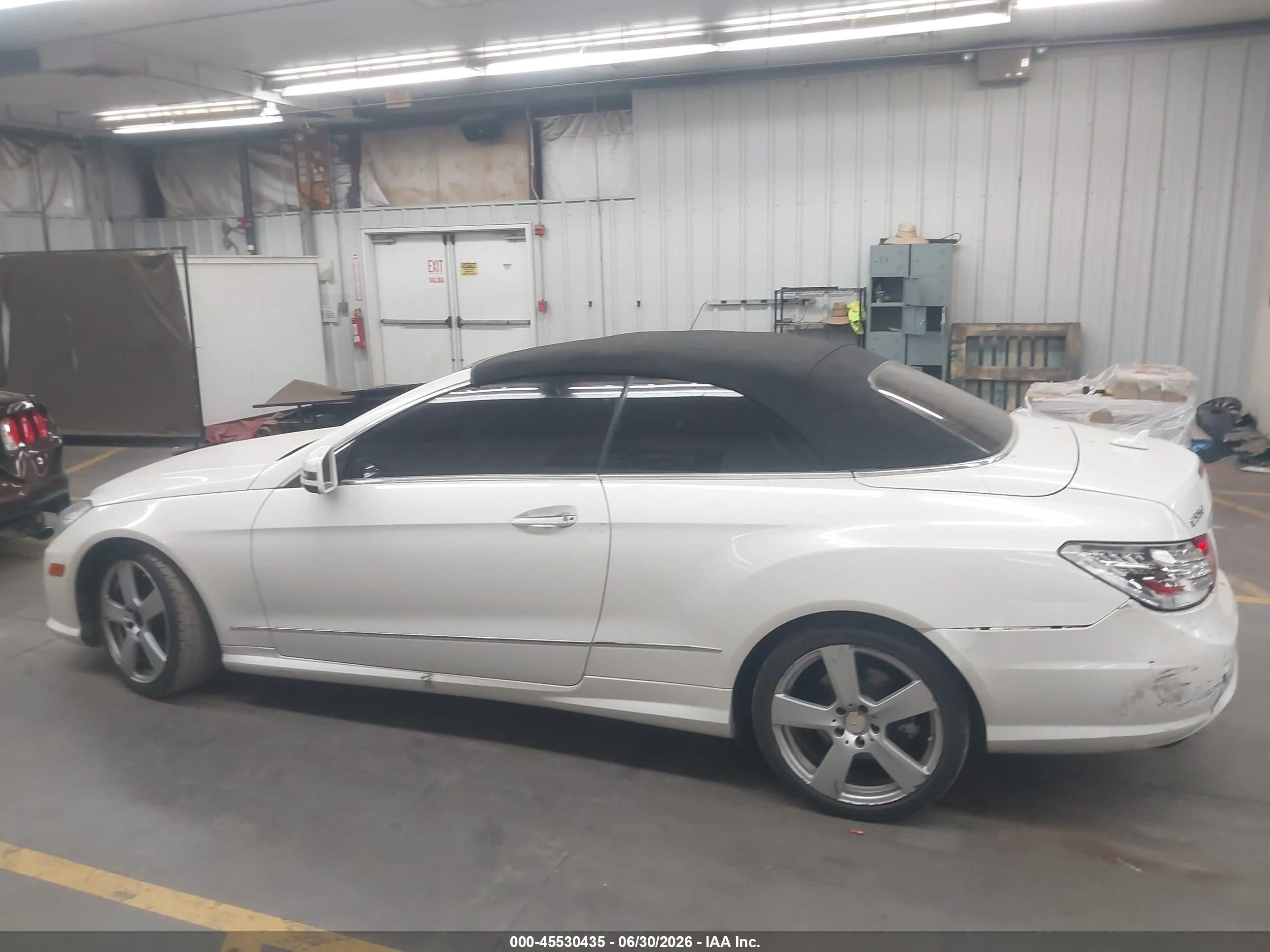 2011 Mercedes-benz E 550   White vin: WDDKK7CF8BF071609