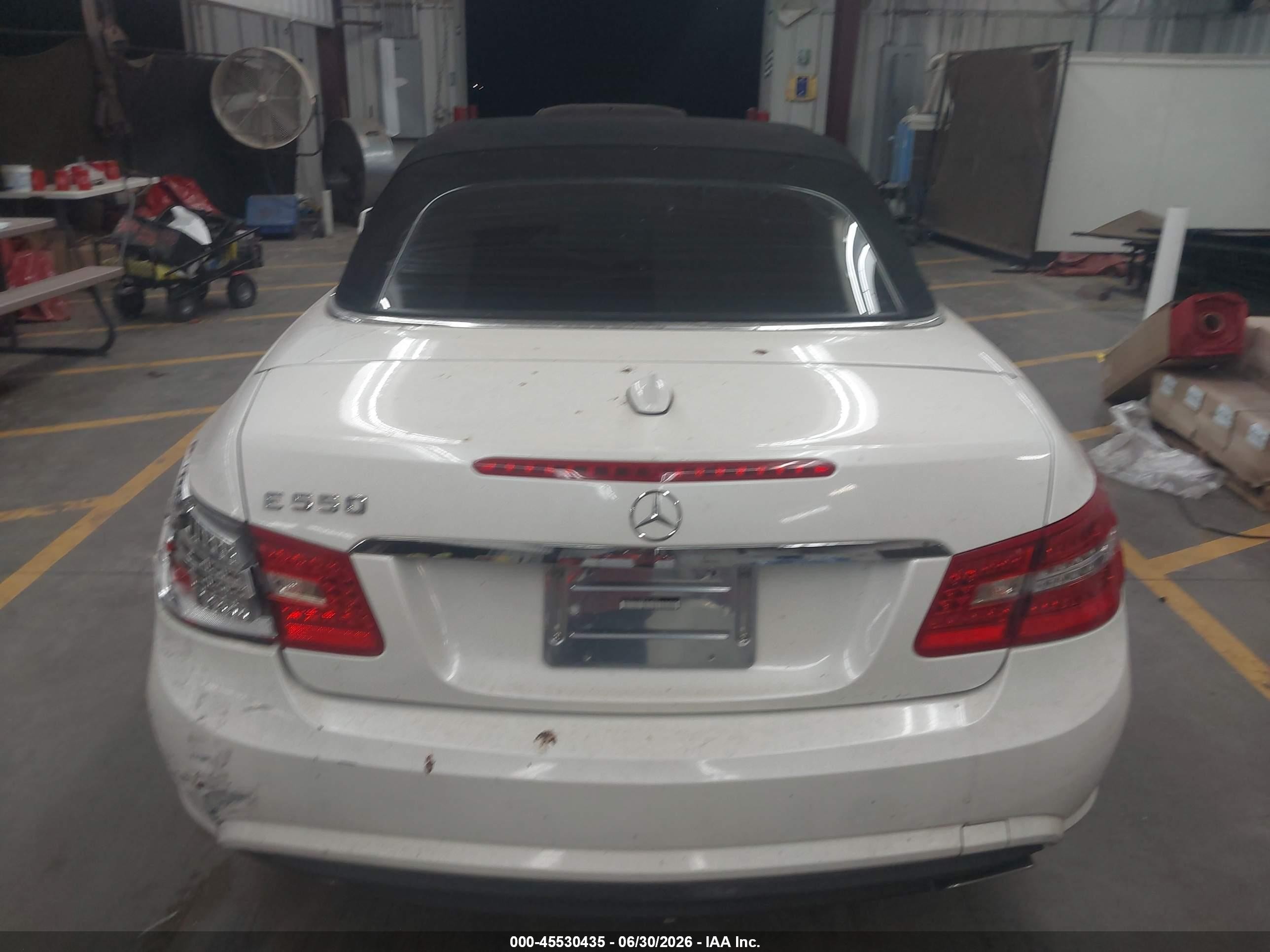 2011 Mercedes-benz E 550   White vin: WDDKK7CF8BF071609