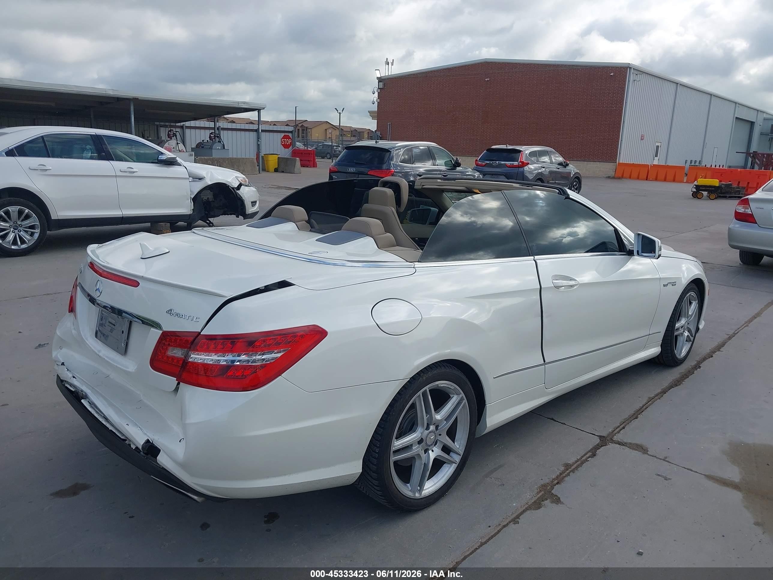 2013 Mercedes-benz E 550   White vin: WDDKK7DF2DF213647