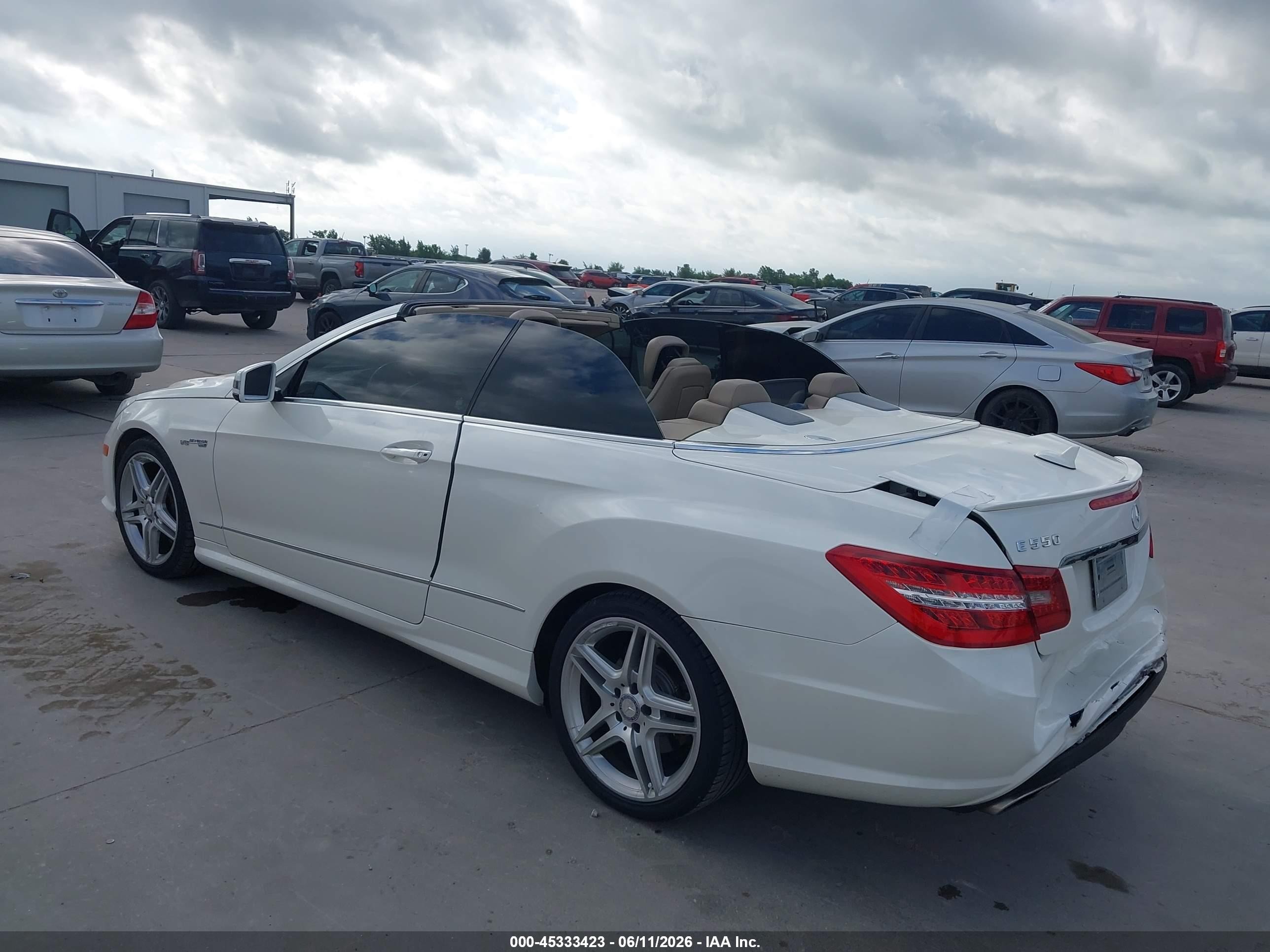 2013 Mercedes-benz E 550   White vin: WDDKK7DF2DF213647