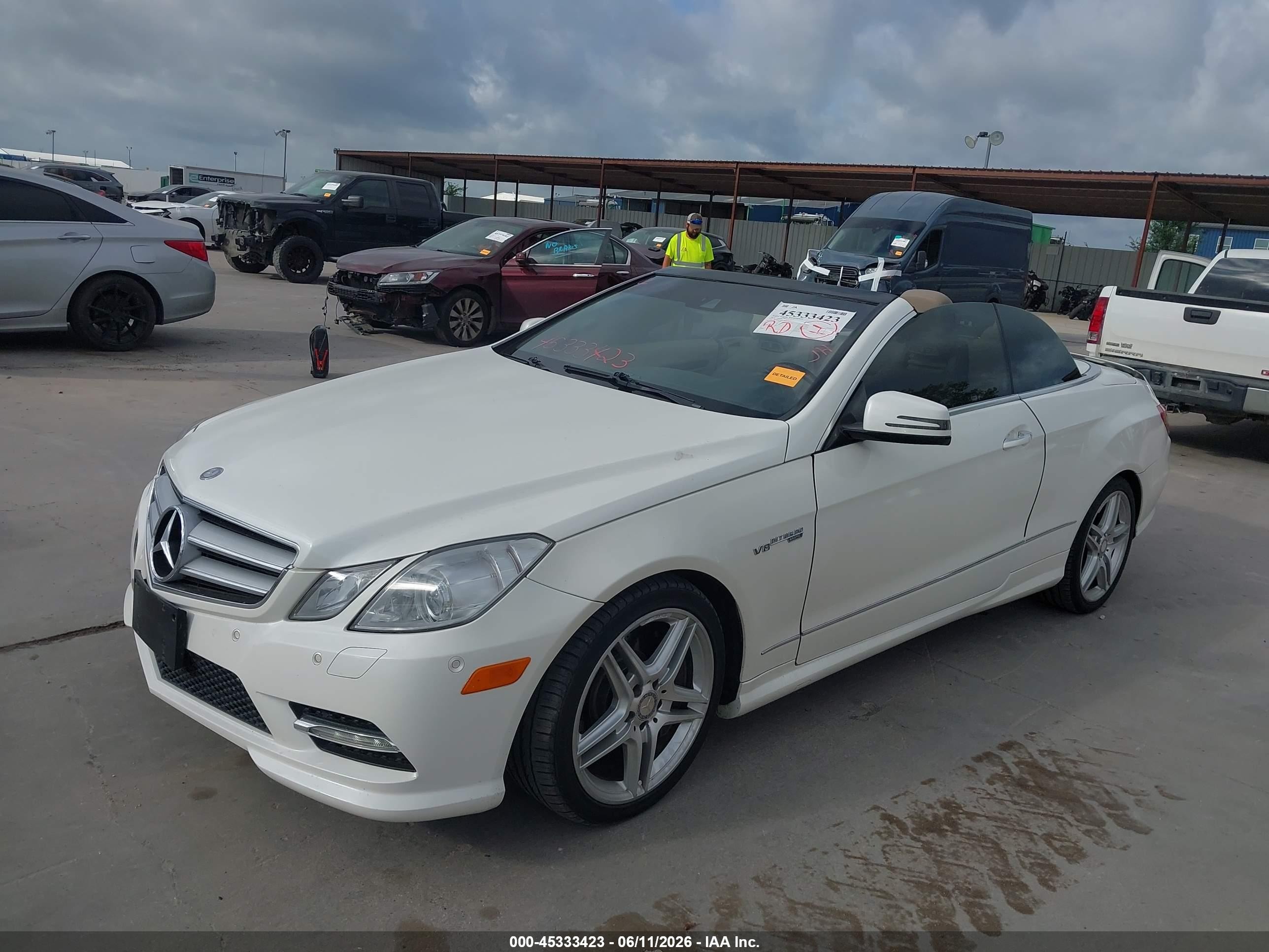 2013 Mercedes-benz E 550   White vin: WDDKK7DF2DF213647