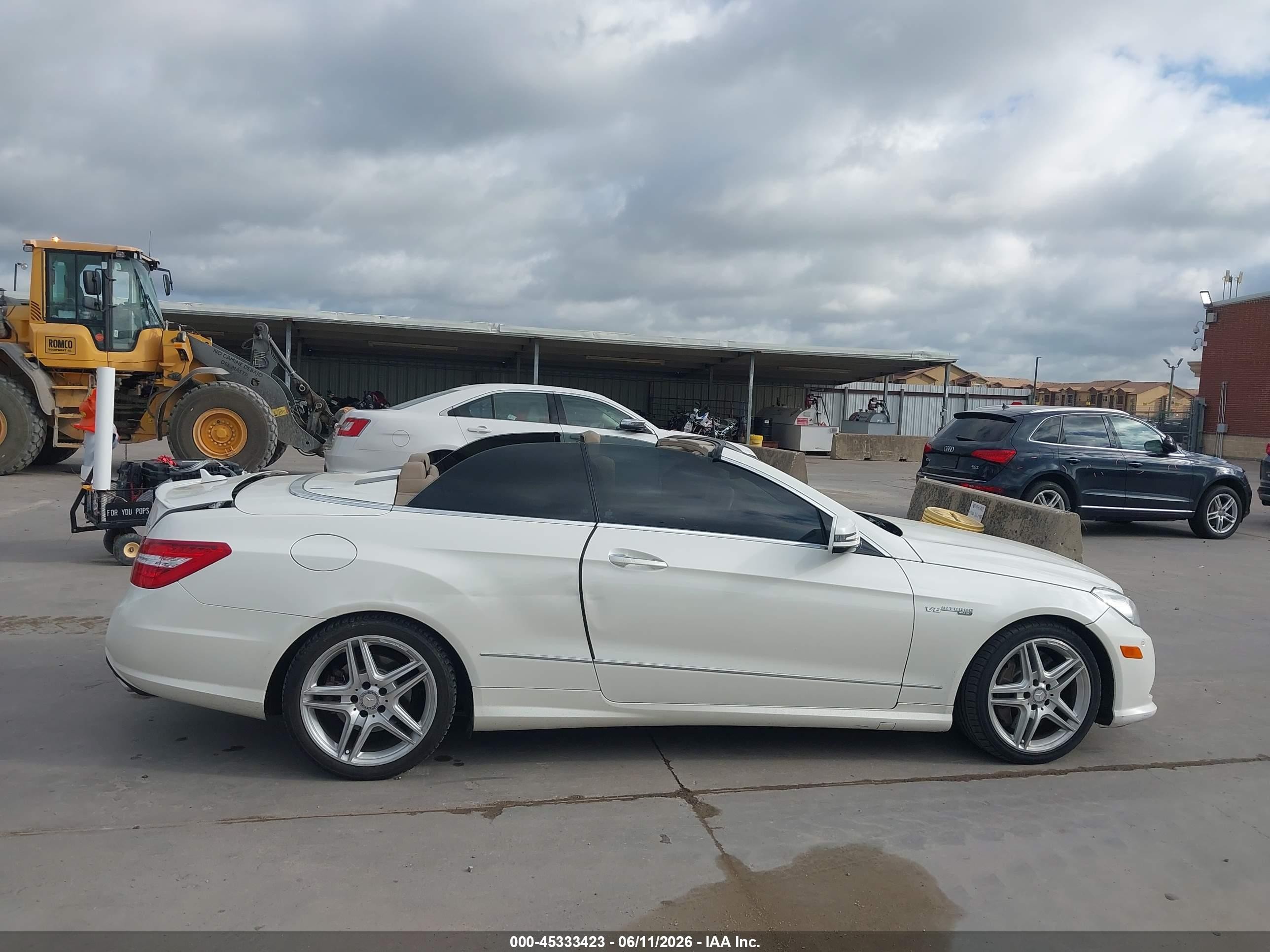 2013 Mercedes-benz E 550   White vin: WDDKK7DF2DF213647