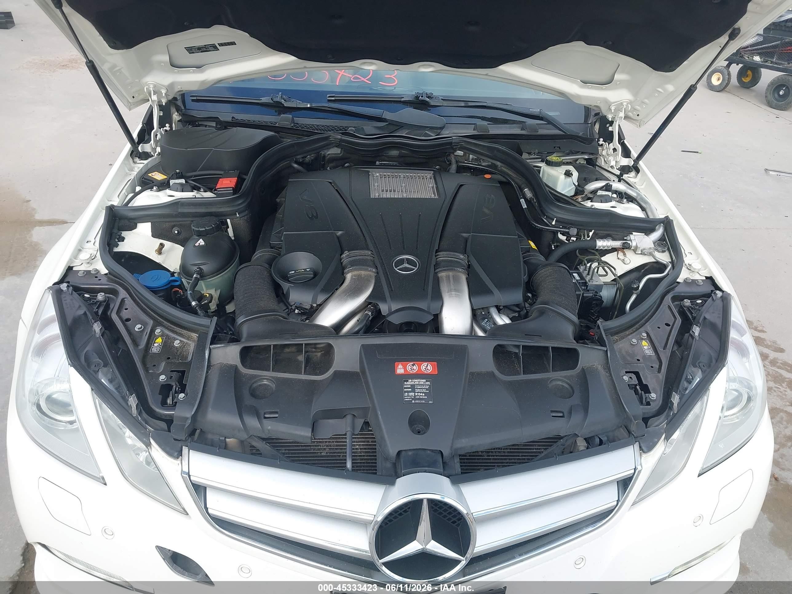 2013 Mercedes-benz E 550   White vin: WDDKK7DF2DF213647