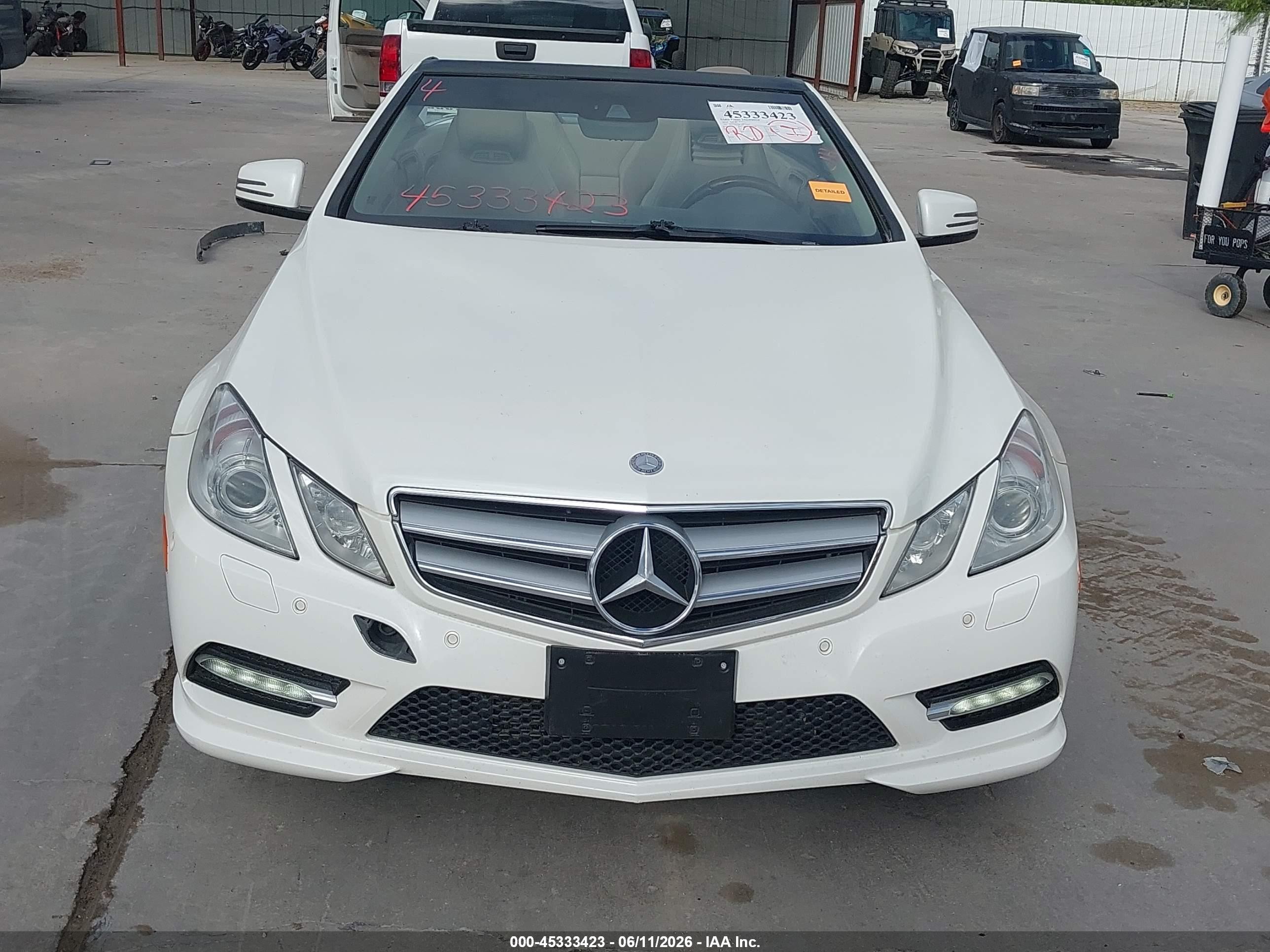 2013 Mercedes-benz E 550   White vin: WDDKK7DF2DF213647