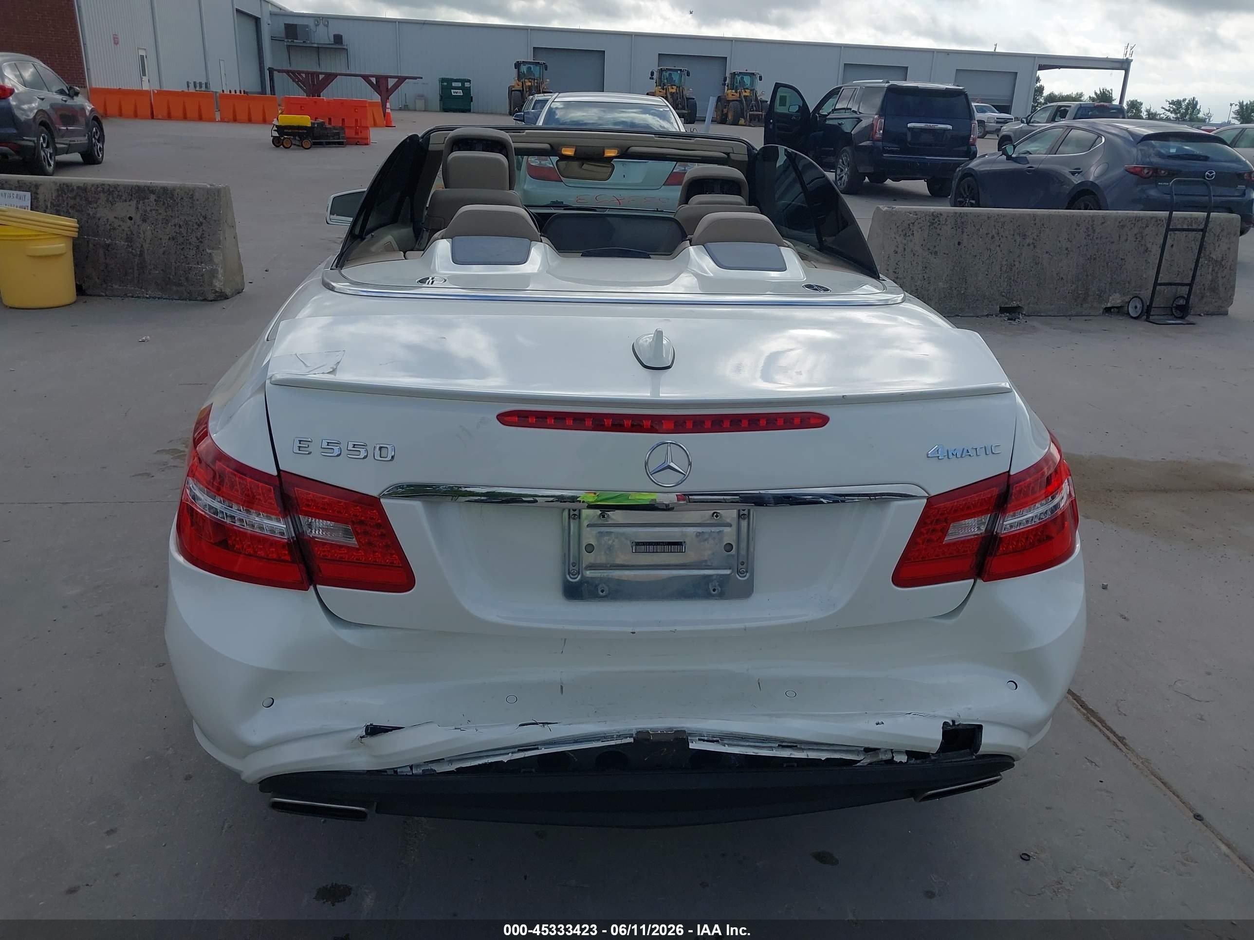 2013 Mercedes-benz E 550   White vin: WDDKK7DF2DF213647