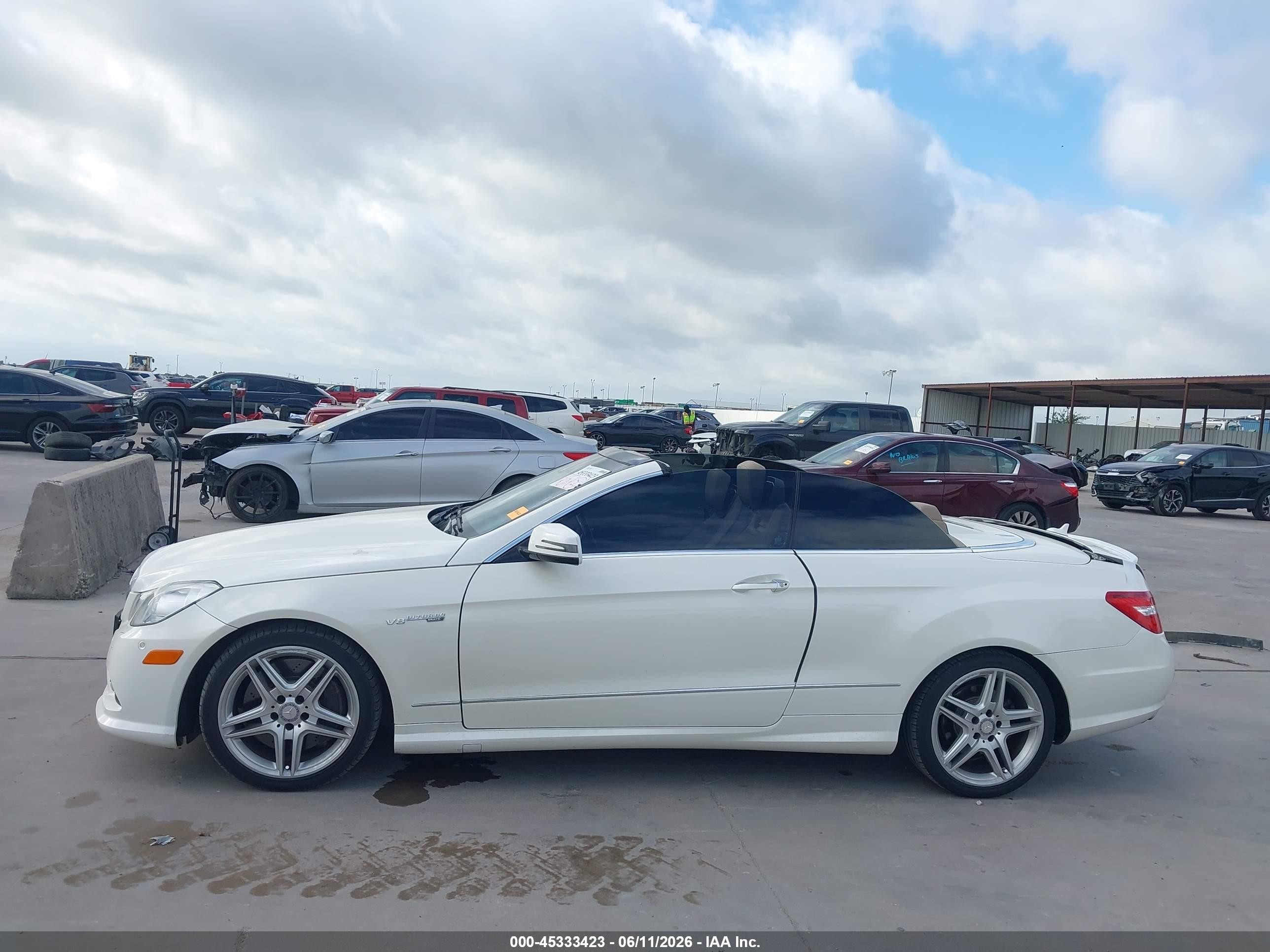 2013 Mercedes-benz E 550   White vin: WDDKK7DF2DF213647