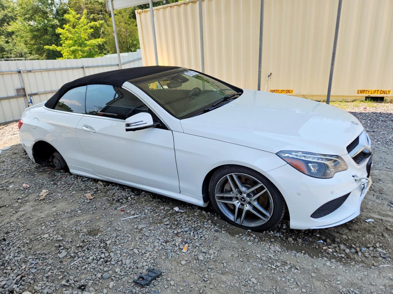 2014 Mercedes-benz E 550 White vin: WDDKK7DF5EF252105