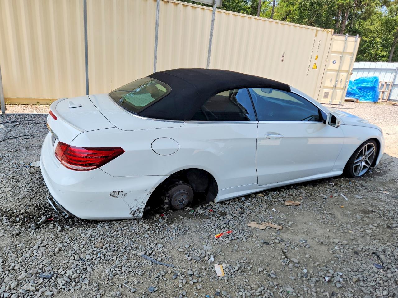 2014 Mercedes-benz E 550 White vin: WDDKK7DF5EF252105