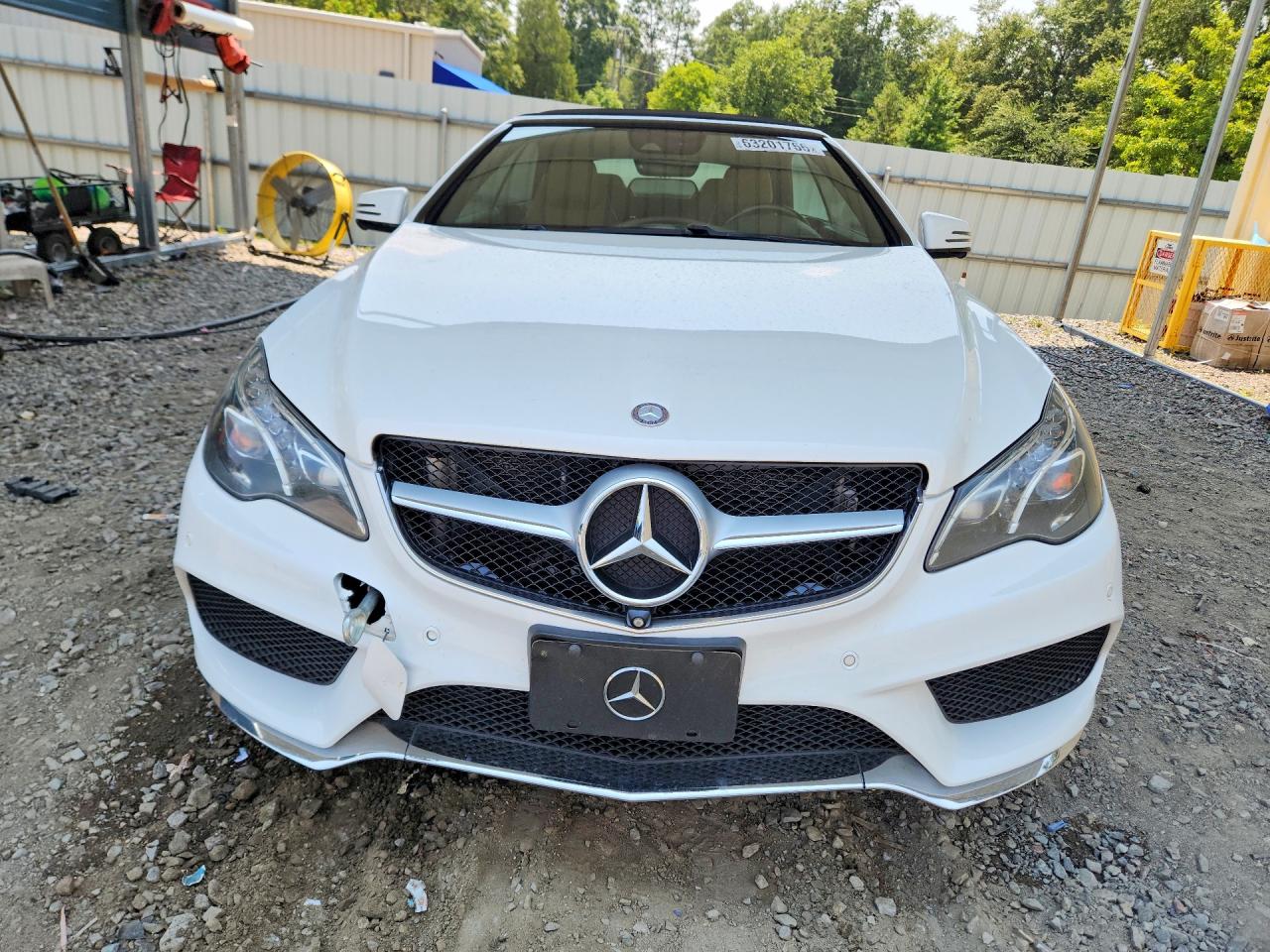 2014 Mercedes-benz E 550 White vin: WDDKK7DF5EF252105