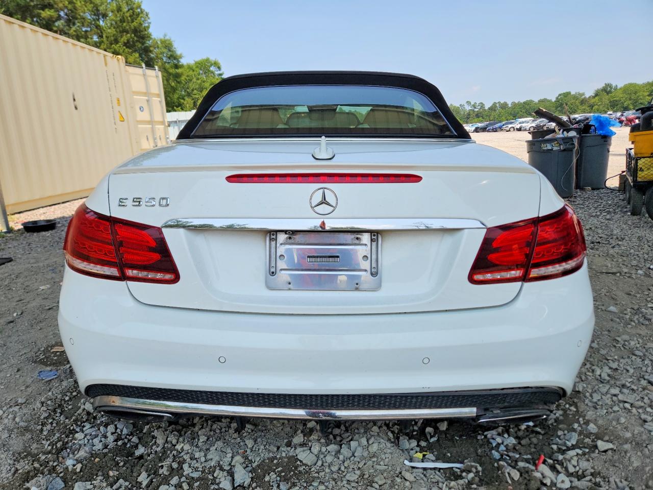2014 Mercedes-benz E 550 White vin: WDDKK7DF5EF252105