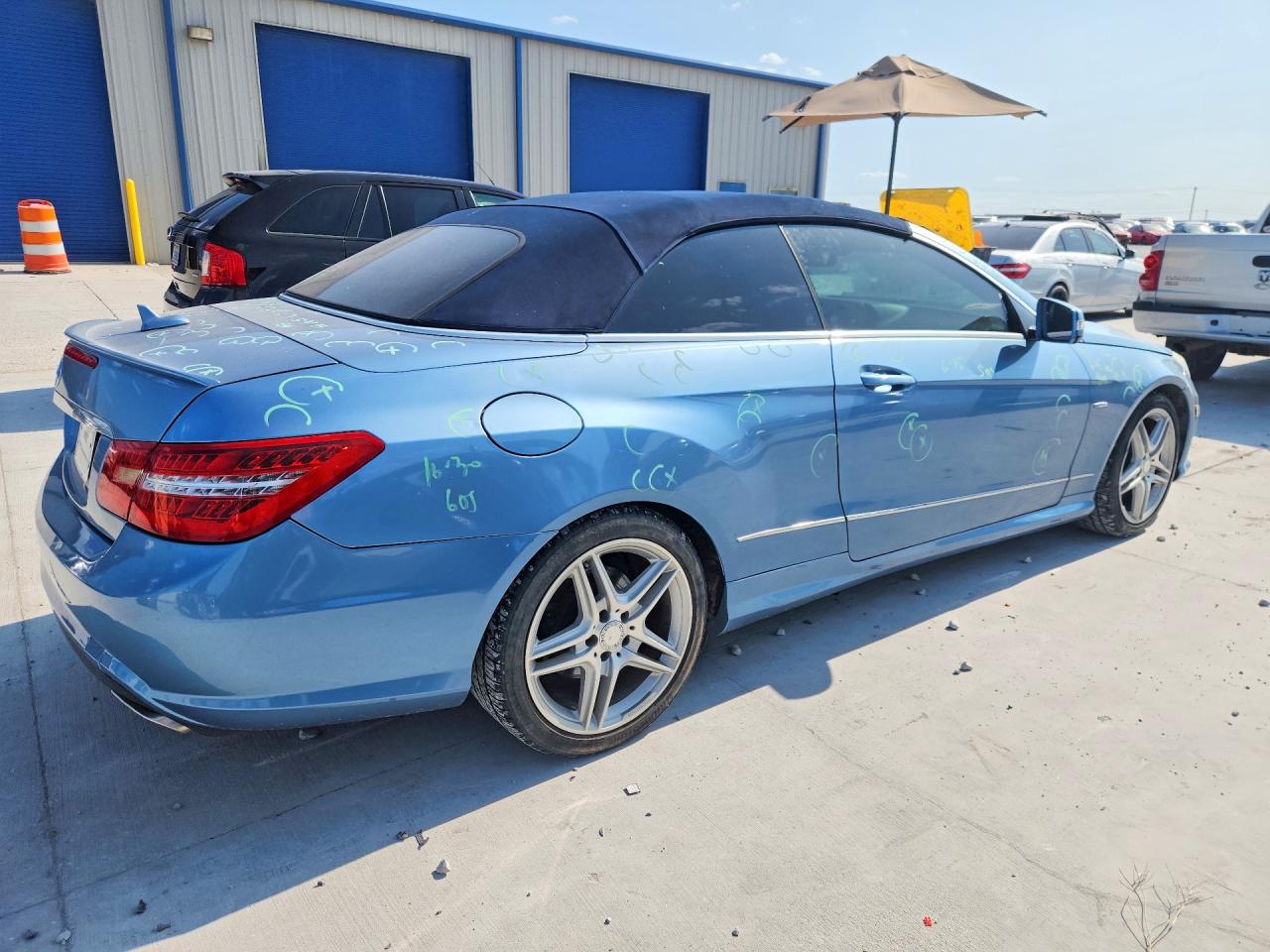 2012 Mercedes-benz E 550 Синий vin: WDDKK7DF7CF150608