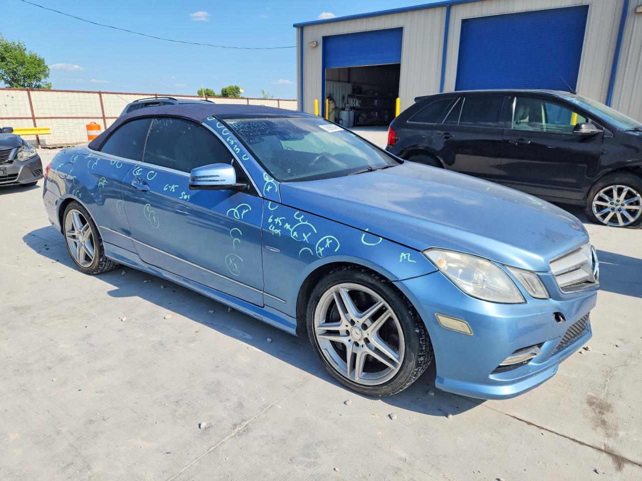 2012 Mercedes-benz E 550 Синий vin: WDDKK7DF7CF150608