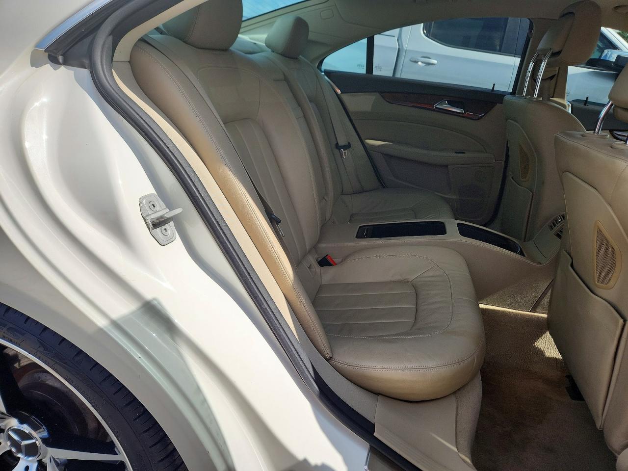 2013 Mercedes-benz Cls 550 White vin: WDDLJ7DB1DA072913