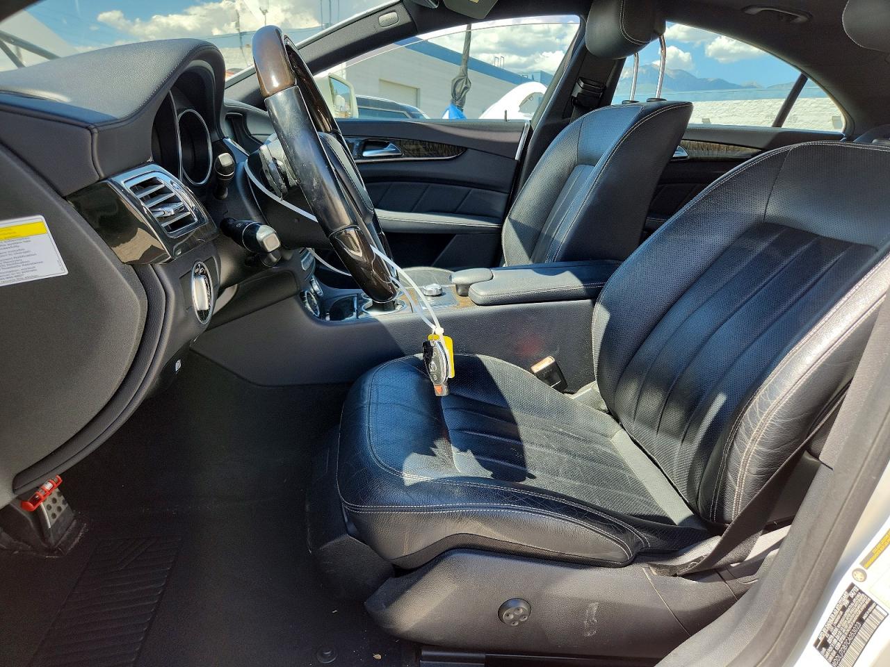 2012 Mercedes-benz Cls 550 White vin: WDDLJ7DB7CA053023