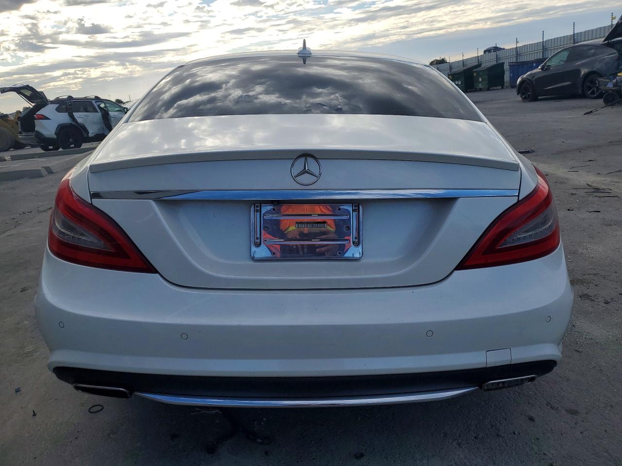 2012 Mercedes-benz Cls 550 White vin: WDDLJ7DB8CA028017