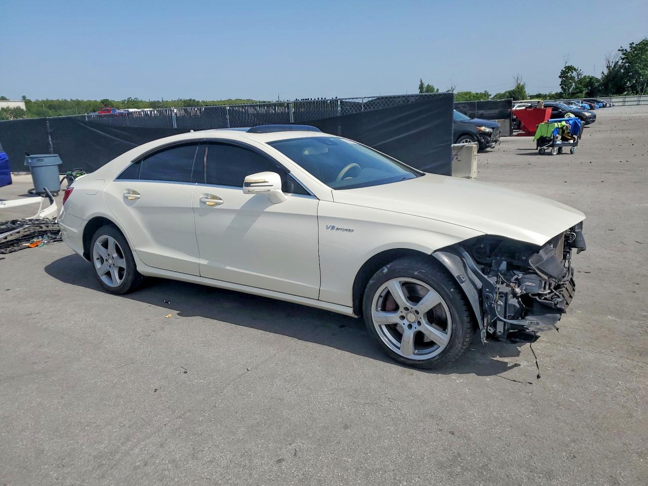 2013 Mercedes-benz Cls 550 White vin: WDDLJ7DB8DA064453