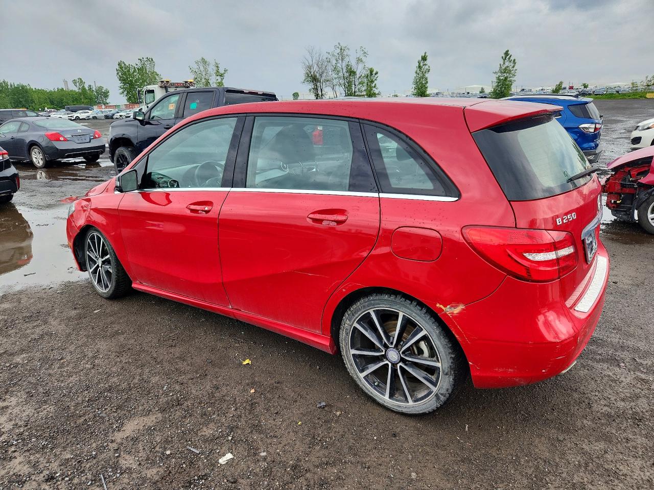 2013 Mercedes-benz B250 Red vin: WDDMH4EB2DJ154310